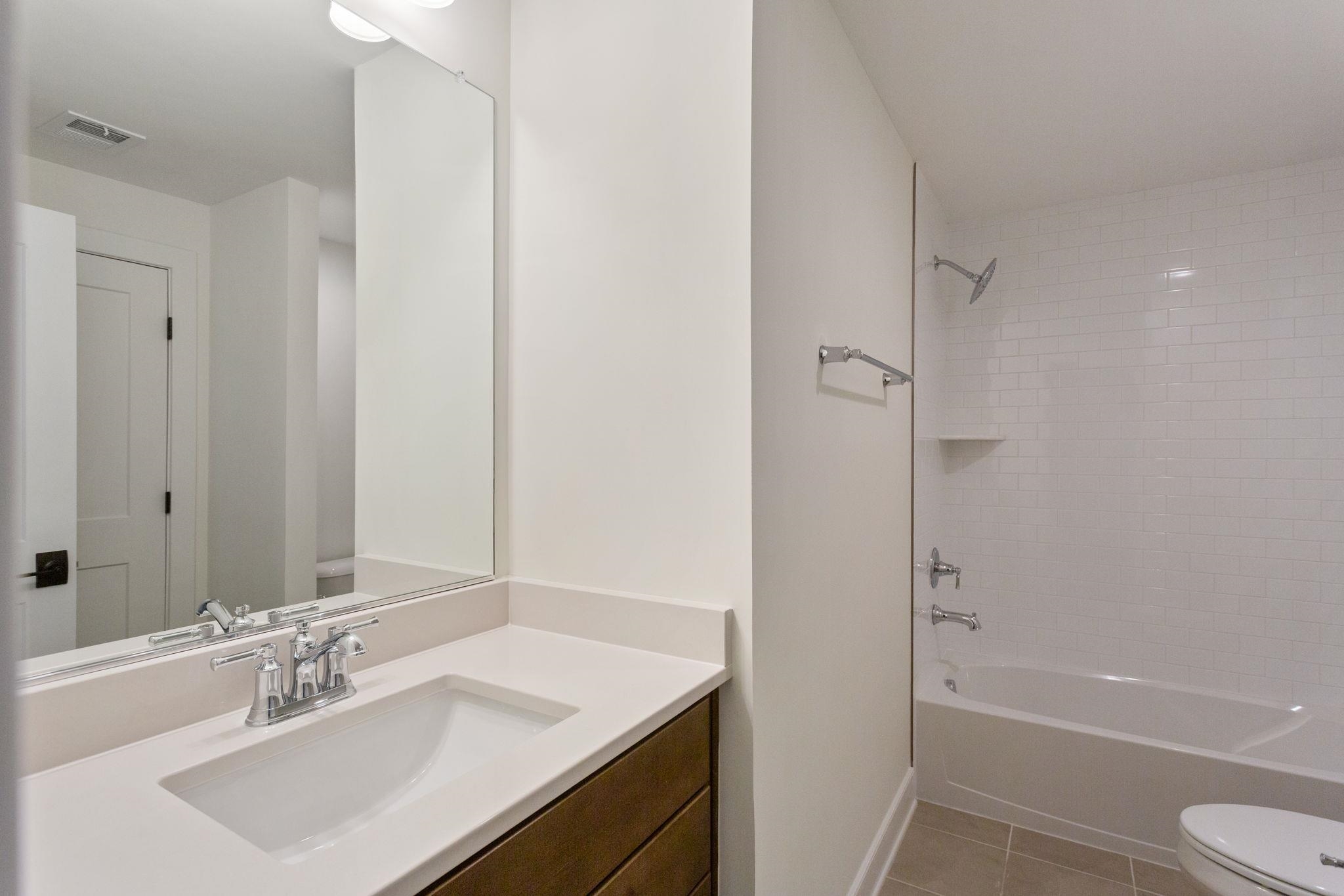 3221 PRESTON SHORE DR Unit: 19E