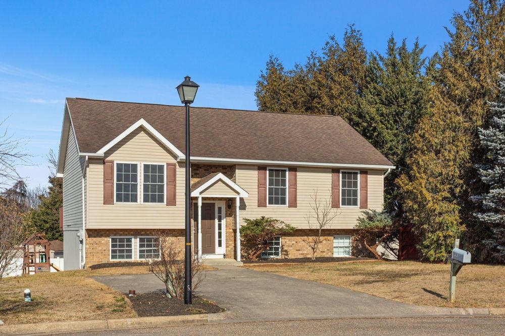 1734 AMHERST CT