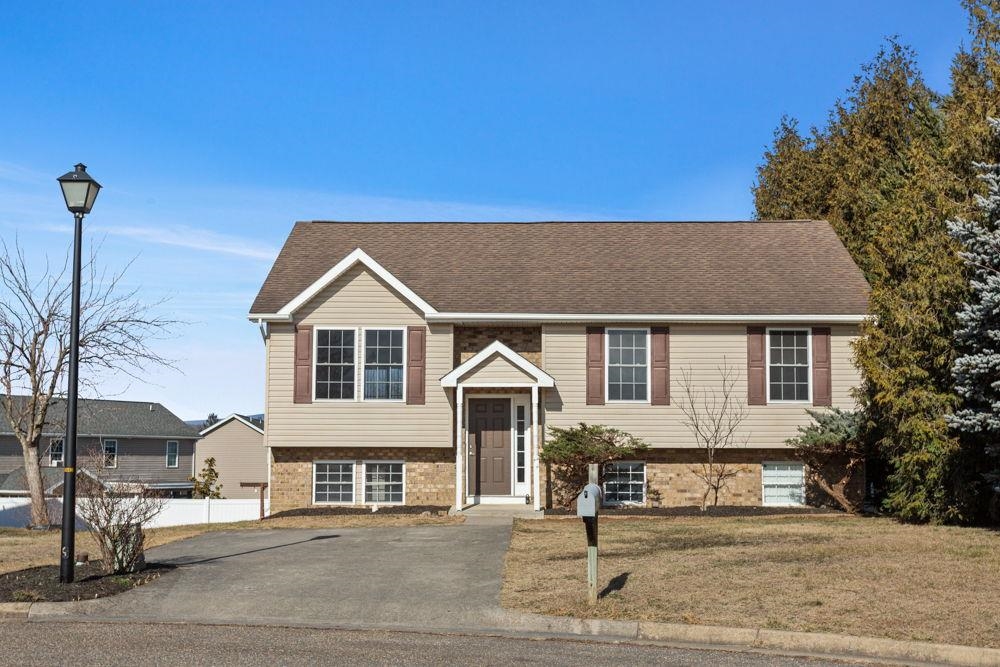 1734 AMHERST CT