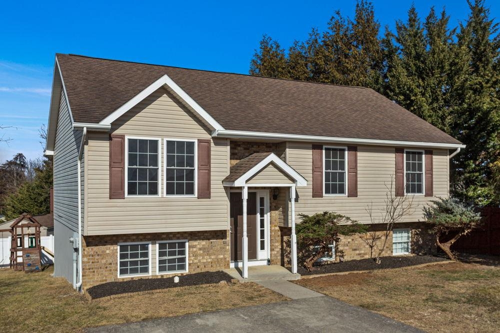 1734 AMHERST CT