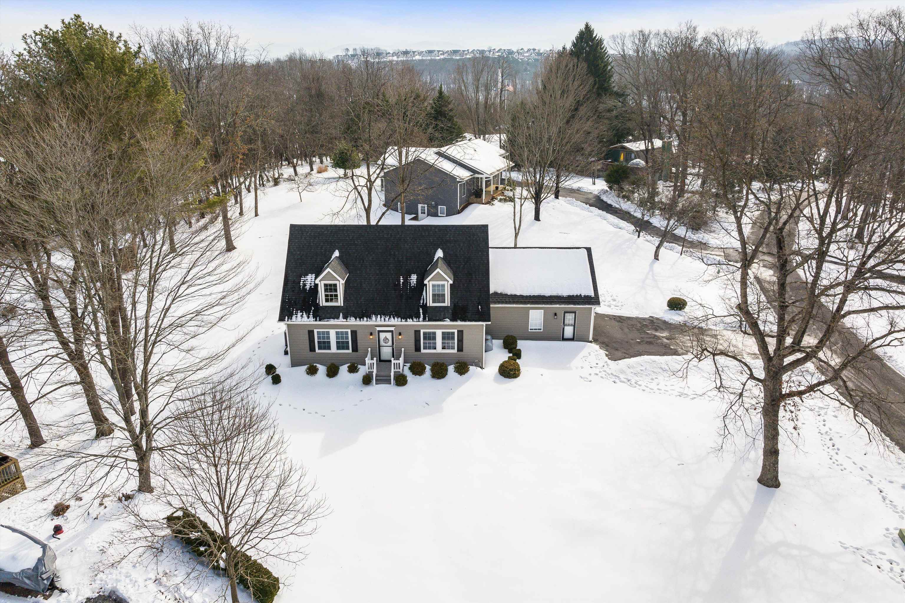 1894 HAWKSBILL RD