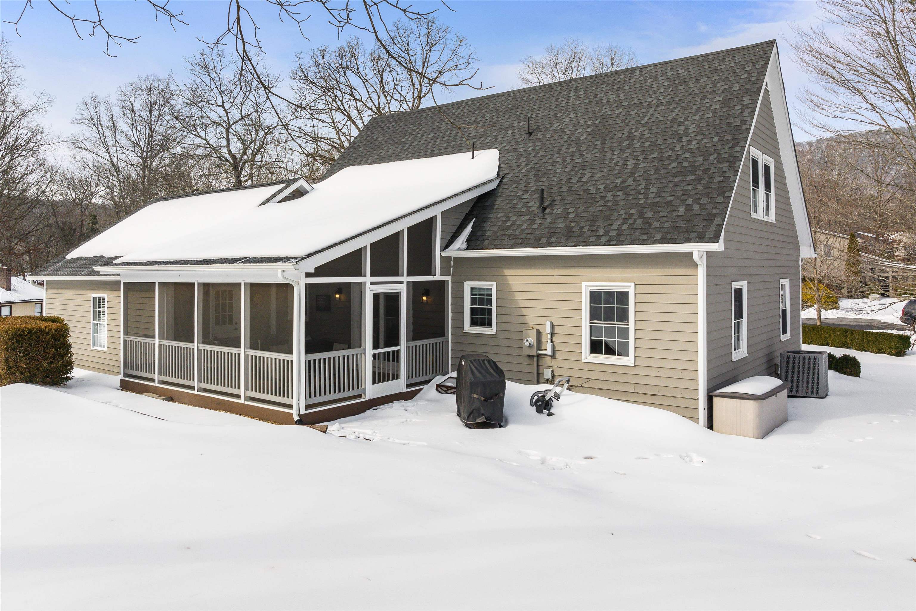 1894 HAWKSBILL RD