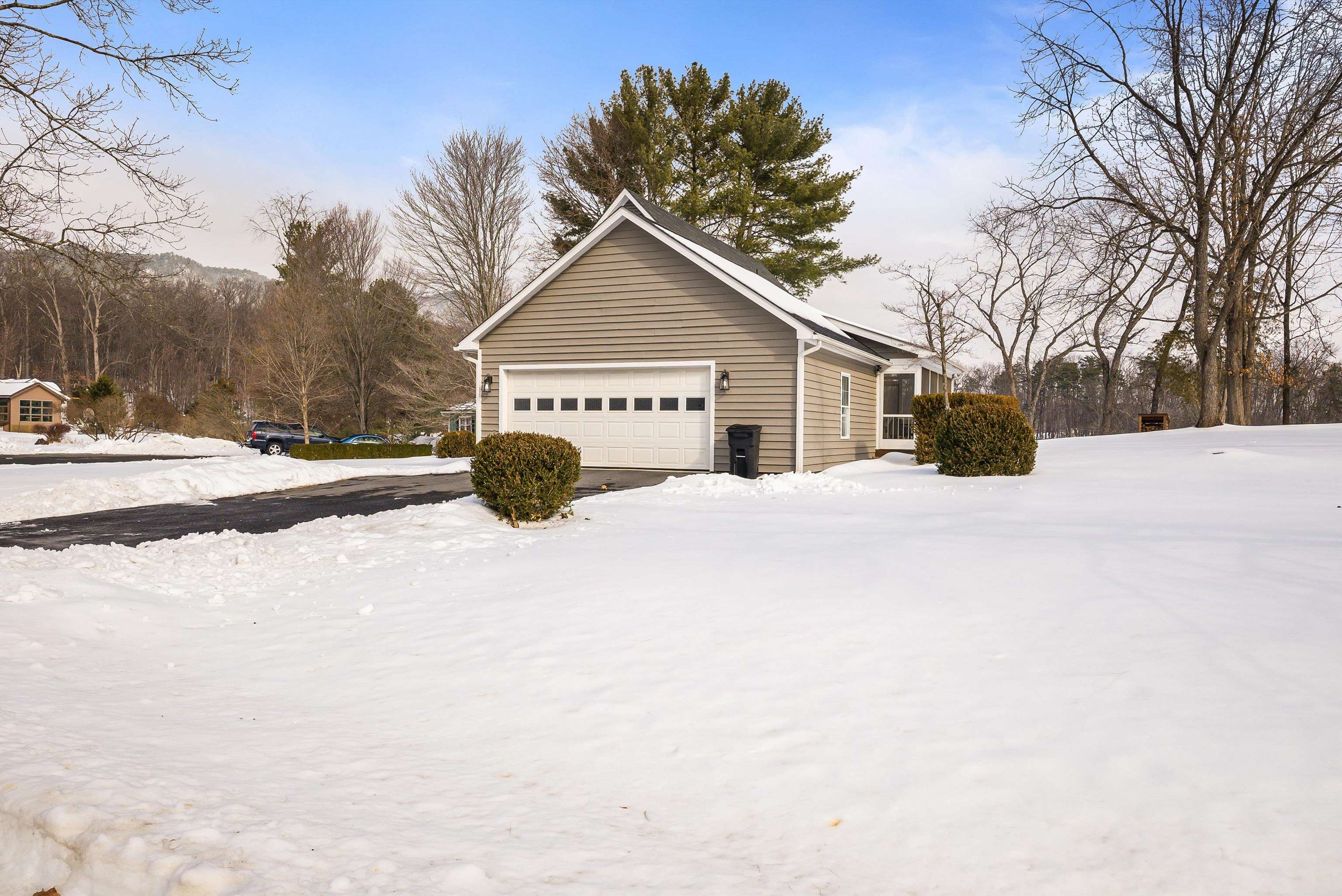1894 HAWKSBILL RD