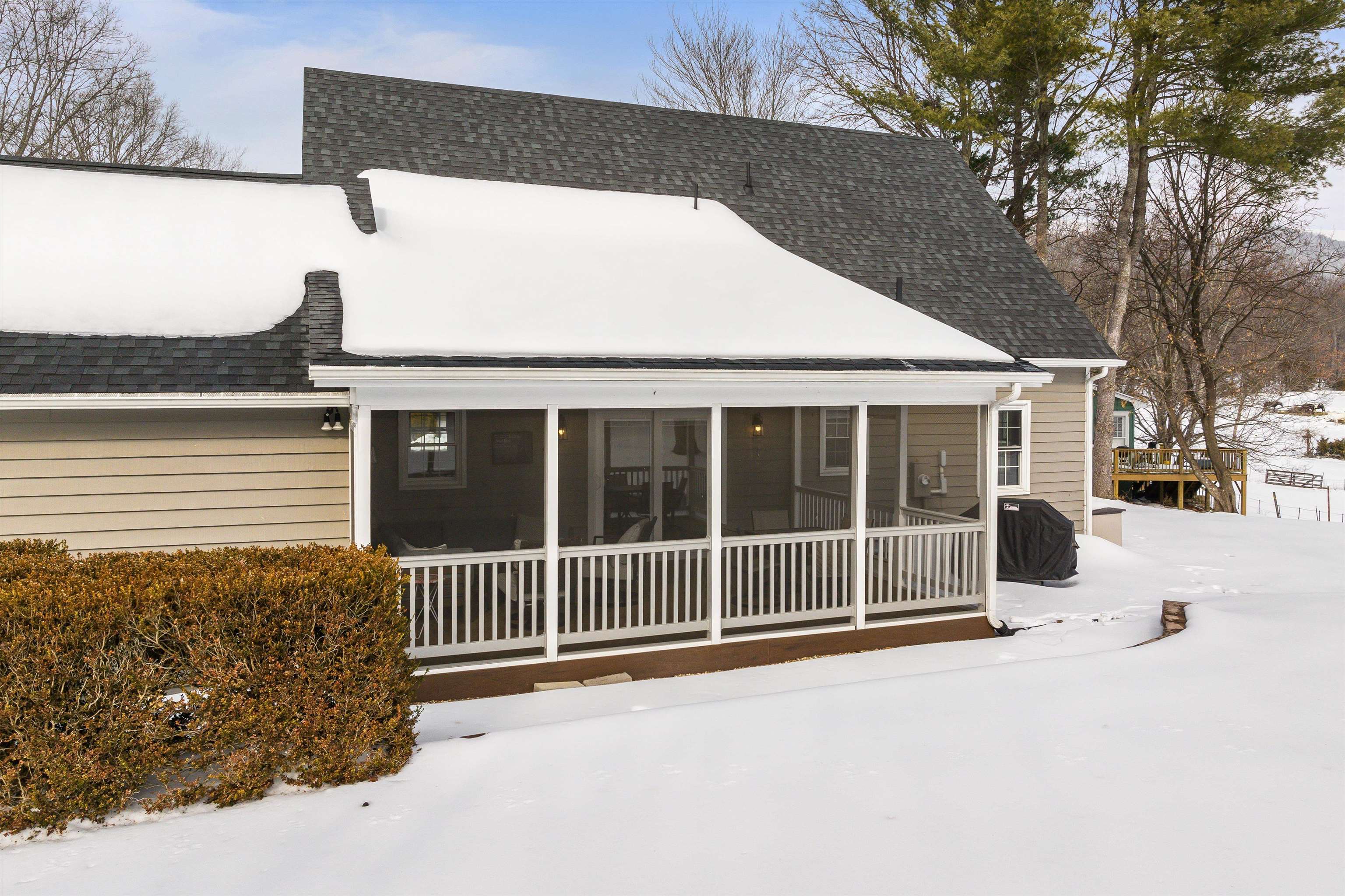 1894 HAWKSBILL RD