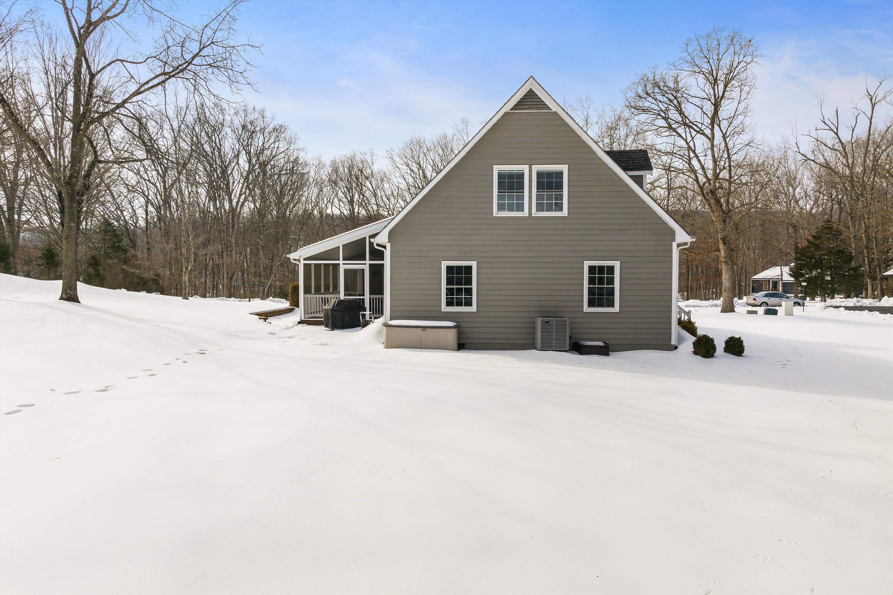 1894 HAWKSBILL RD