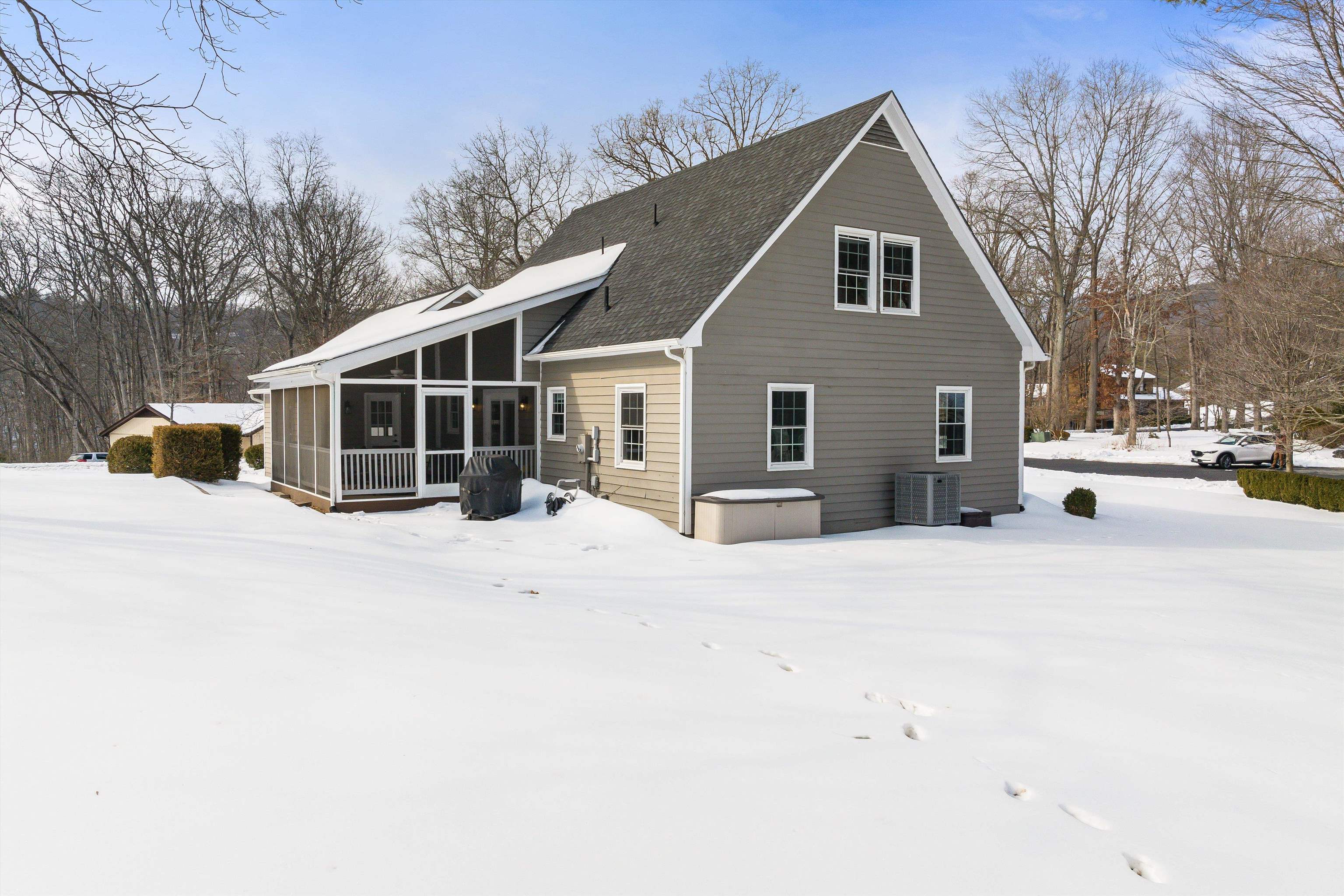 1894 HAWKSBILL RD