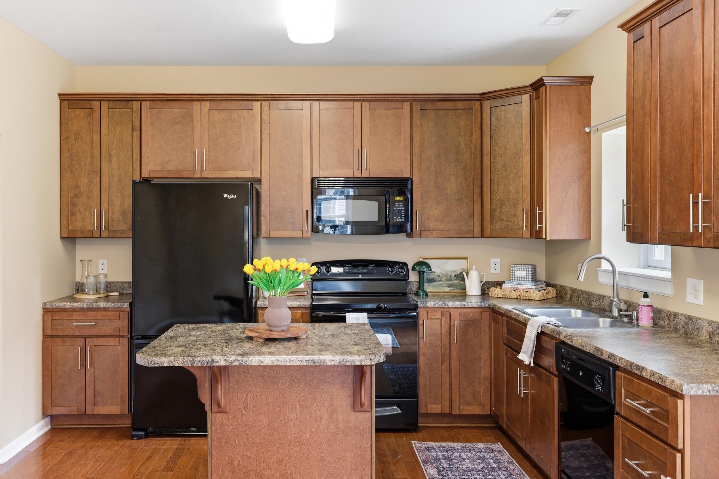 1213 SETTLERS LN