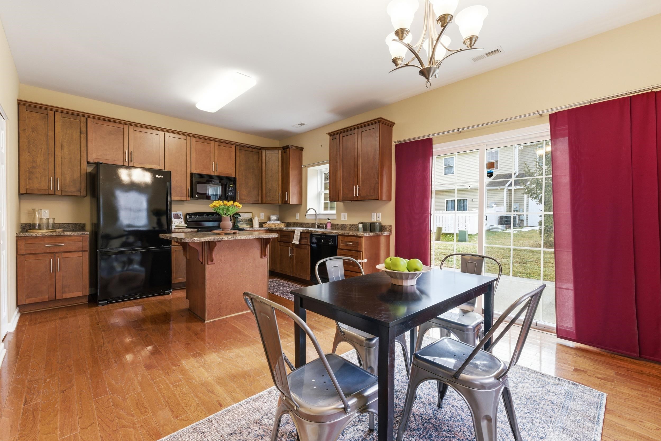 1213 SETTLERS LN