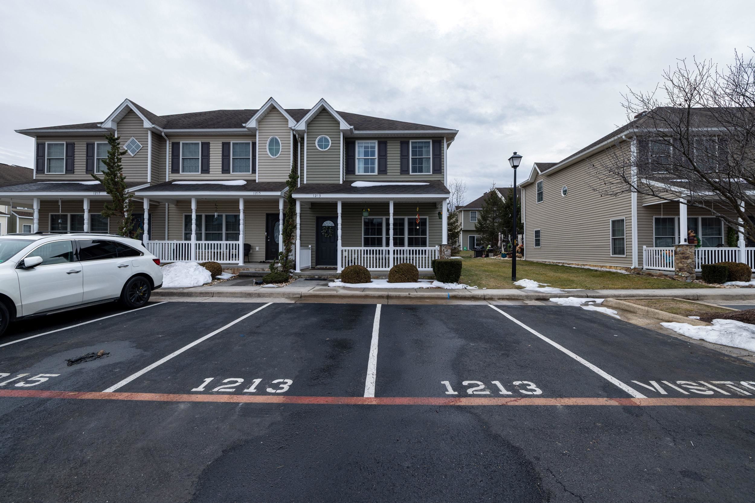 1213 SETTLERS LN