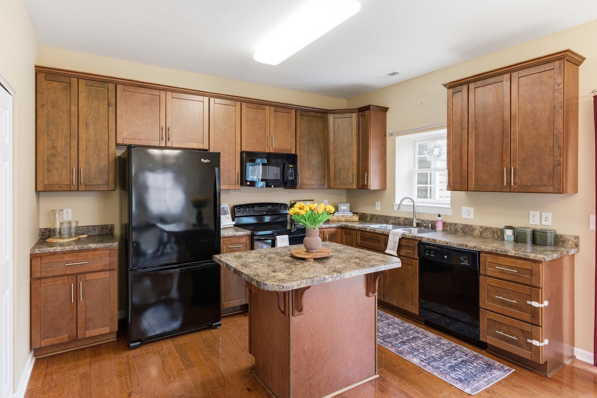 1213 SETTLERS LN