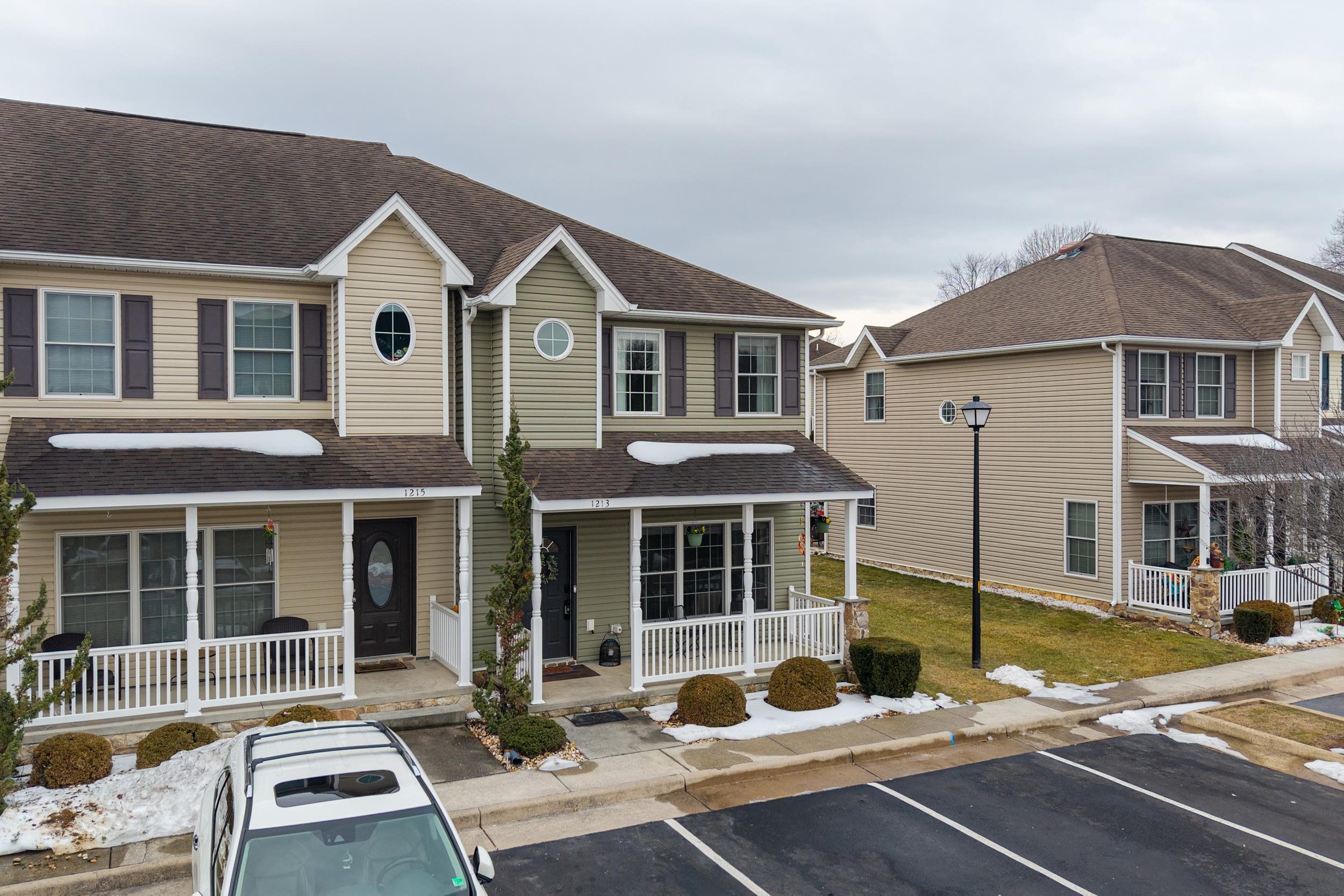 1213 SETTLERS LN