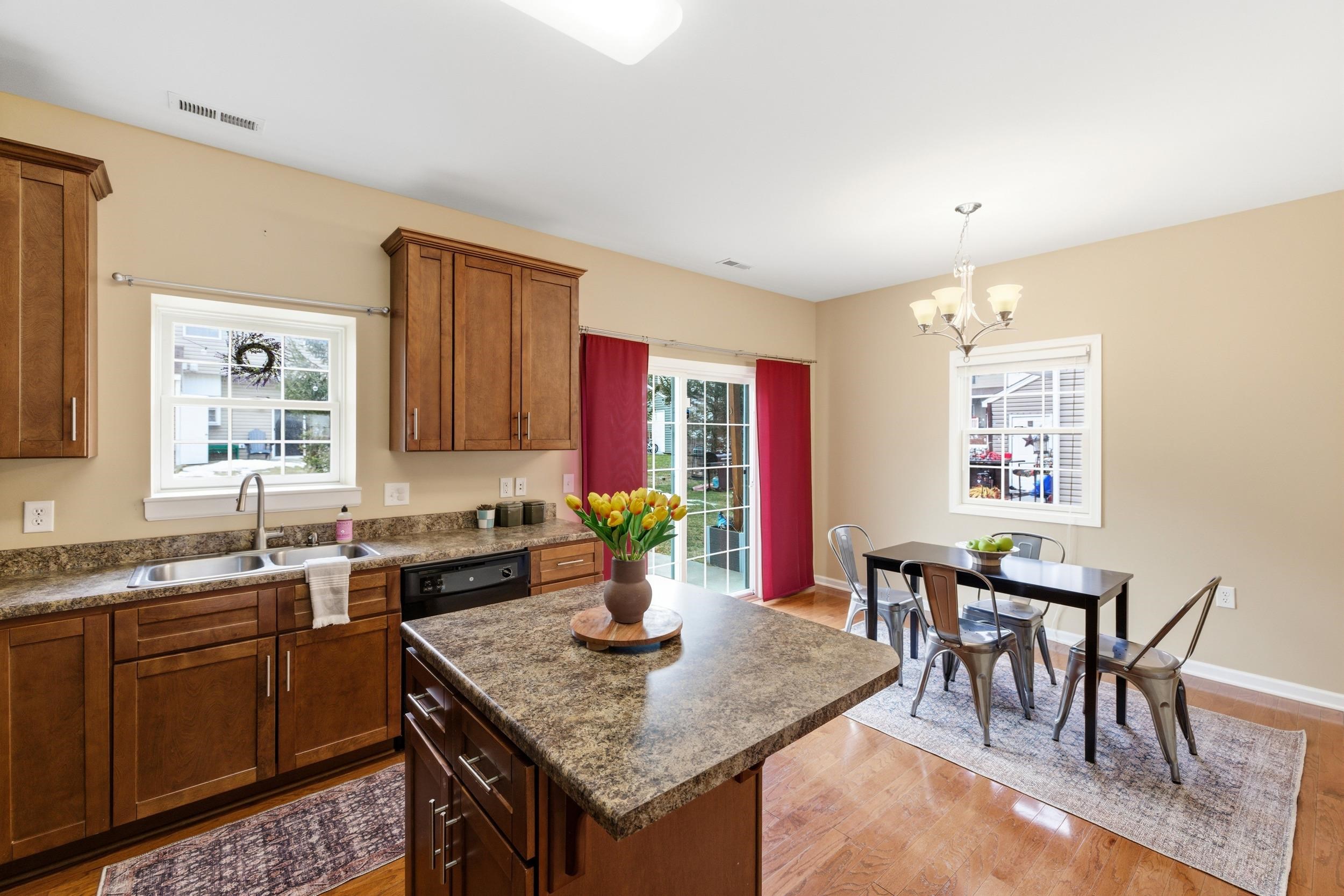 1213 SETTLERS LN
