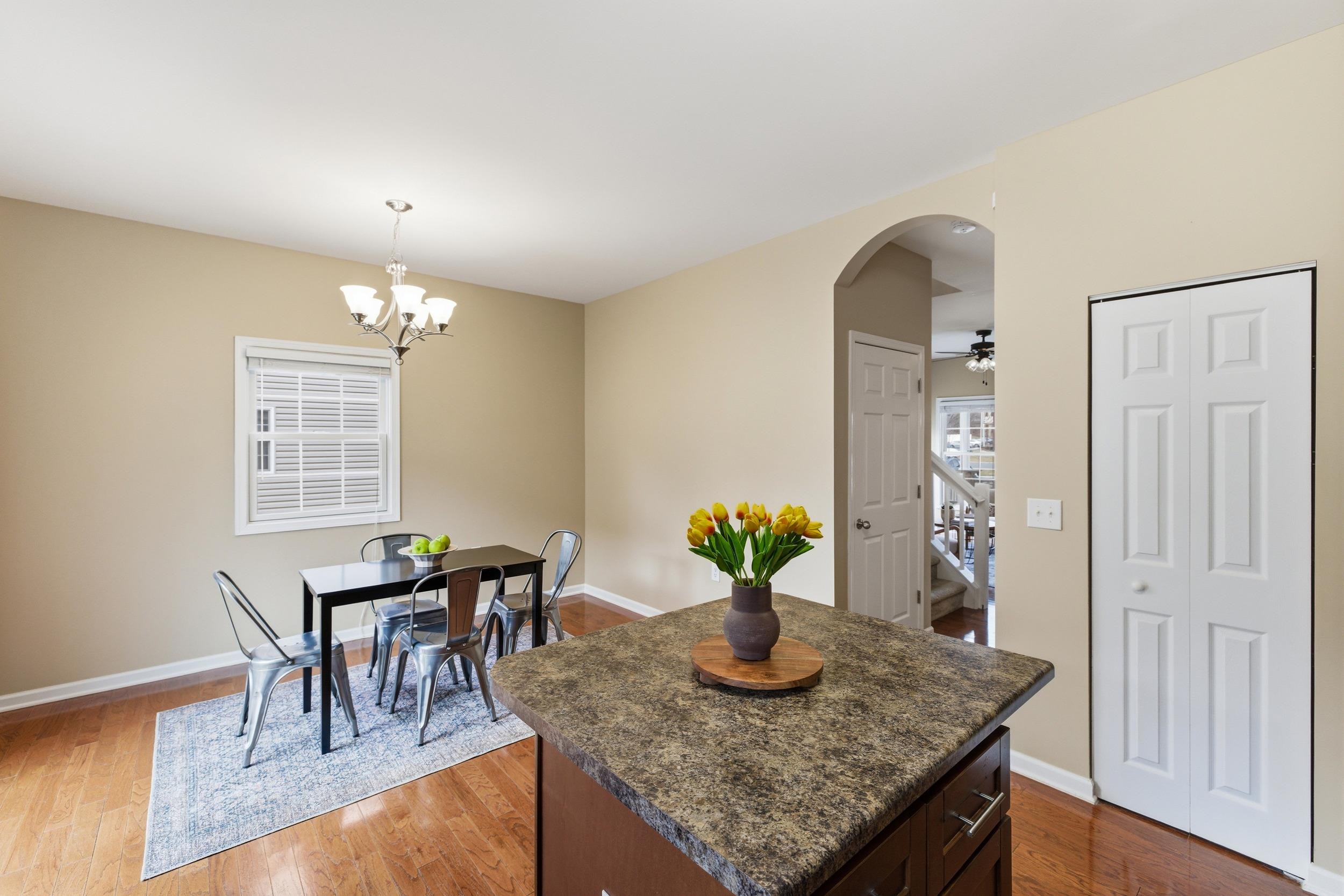 1213 SETTLERS LN