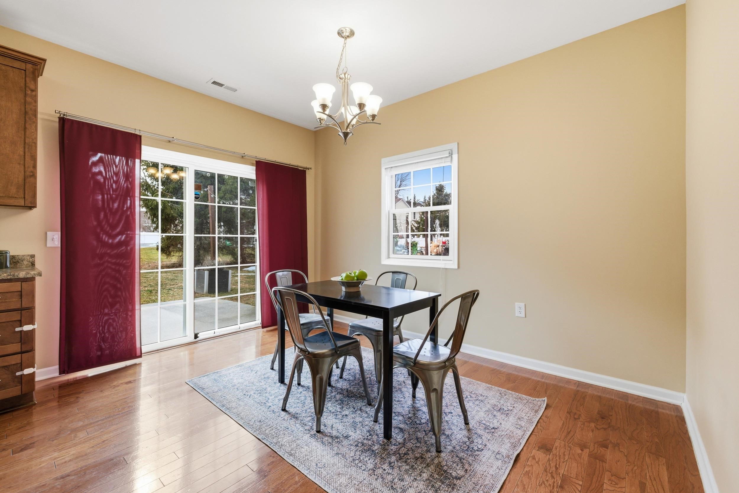 1213 SETTLERS LN