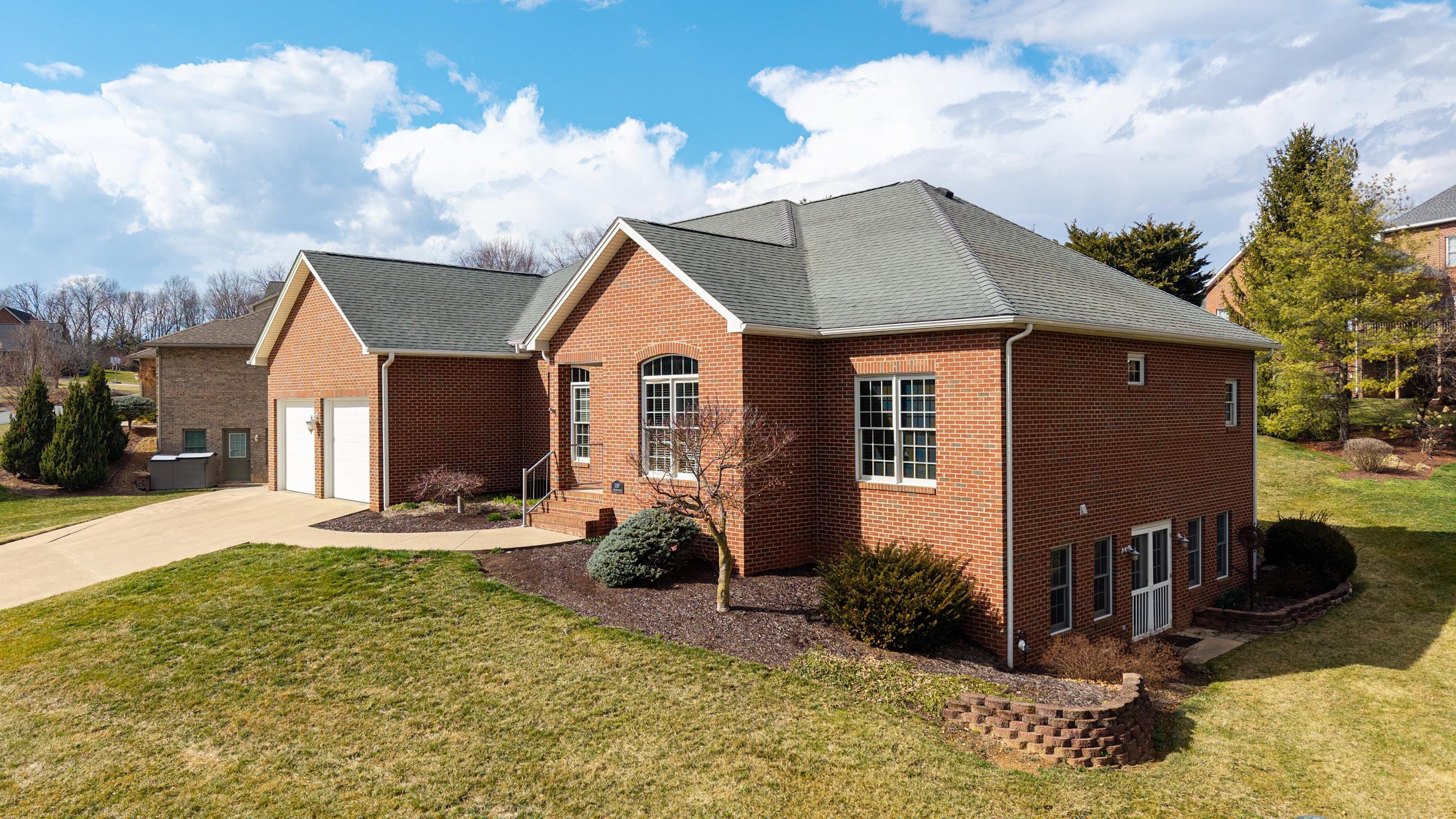 3207 BARRINGTON DR