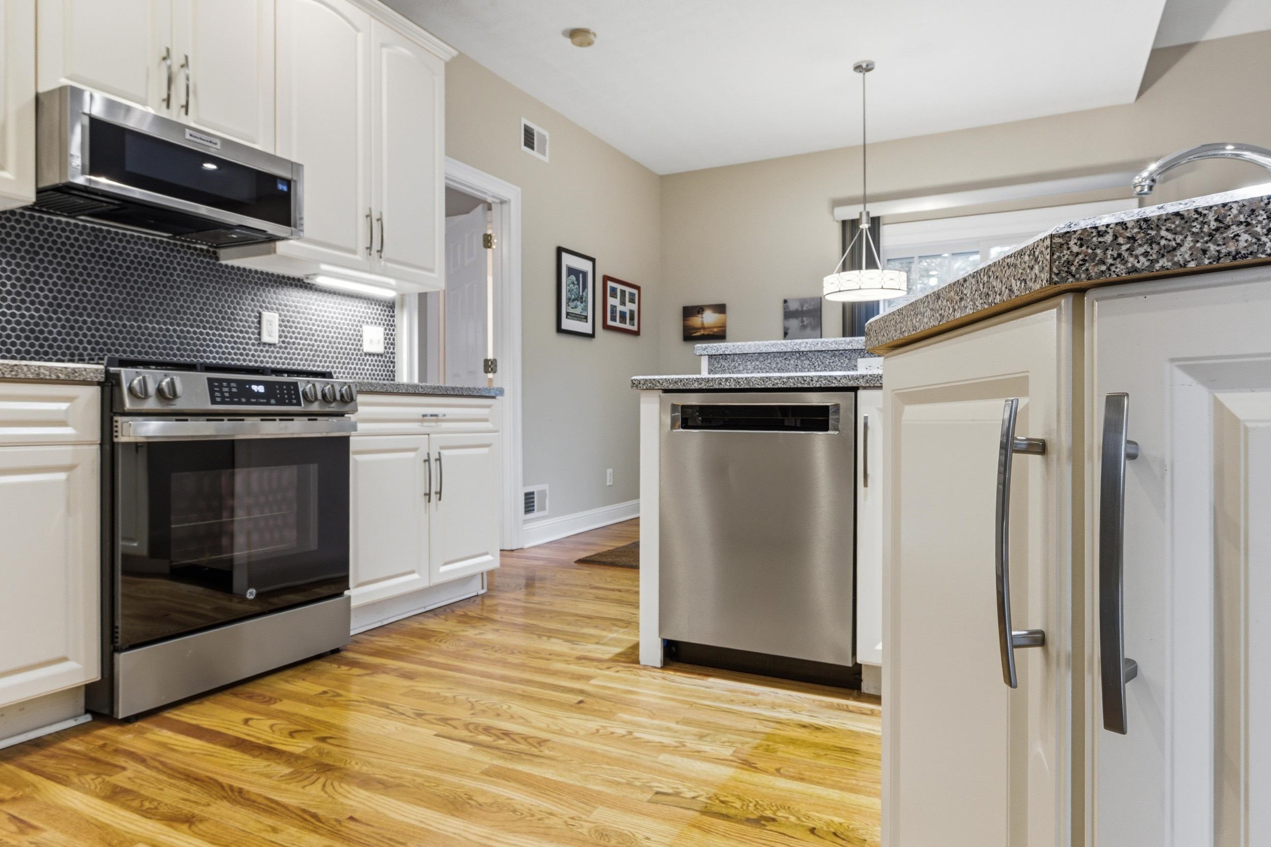 3207 BARRINGTON DR