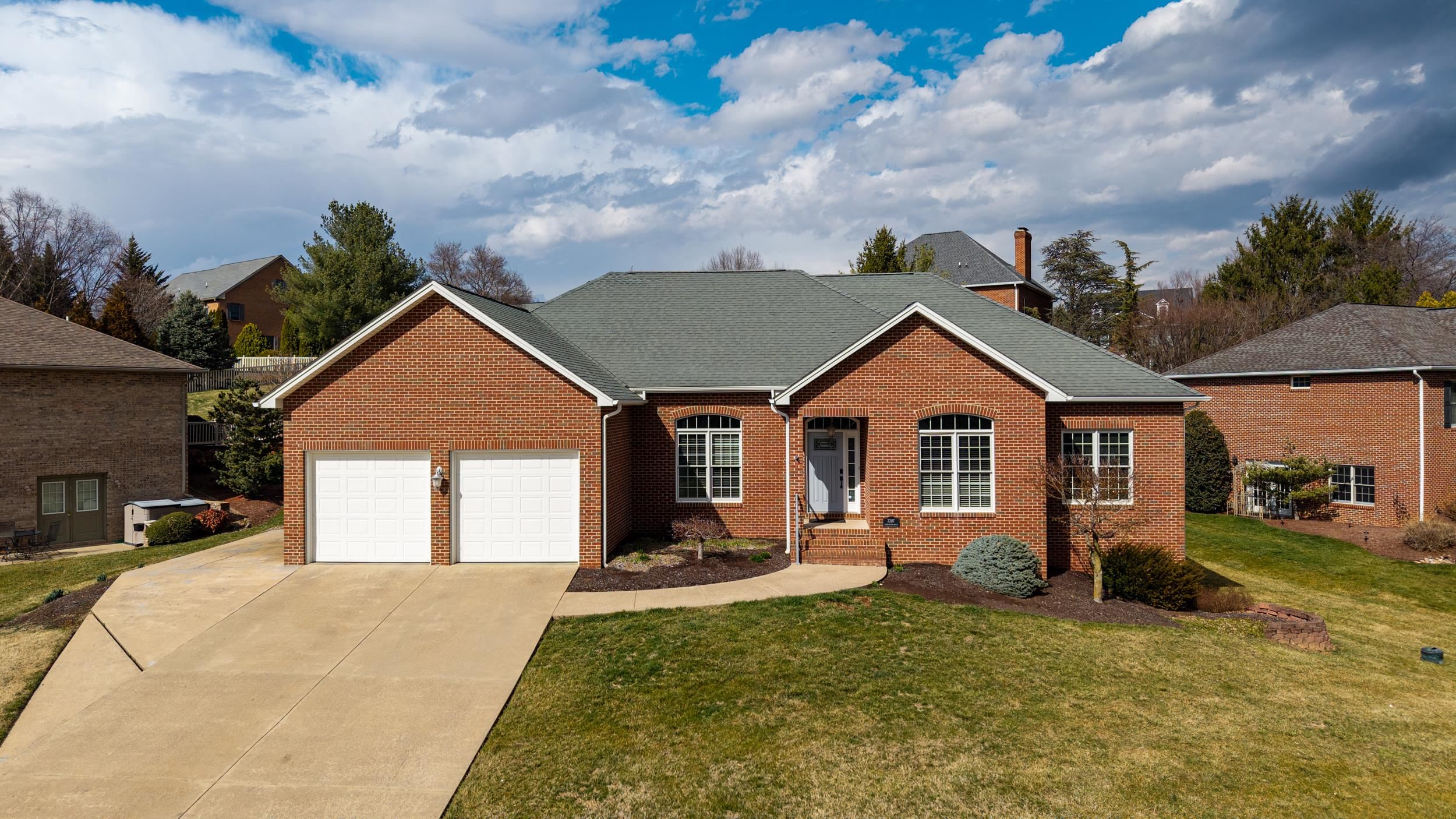 3207 BARRINGTON DR