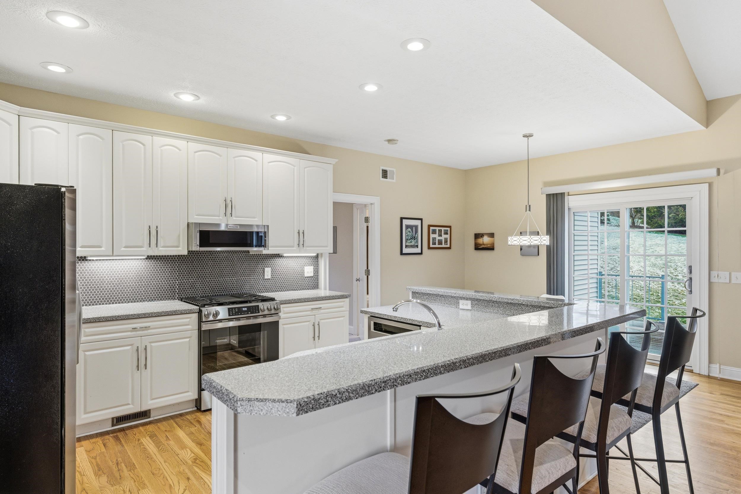 3207 BARRINGTON DR