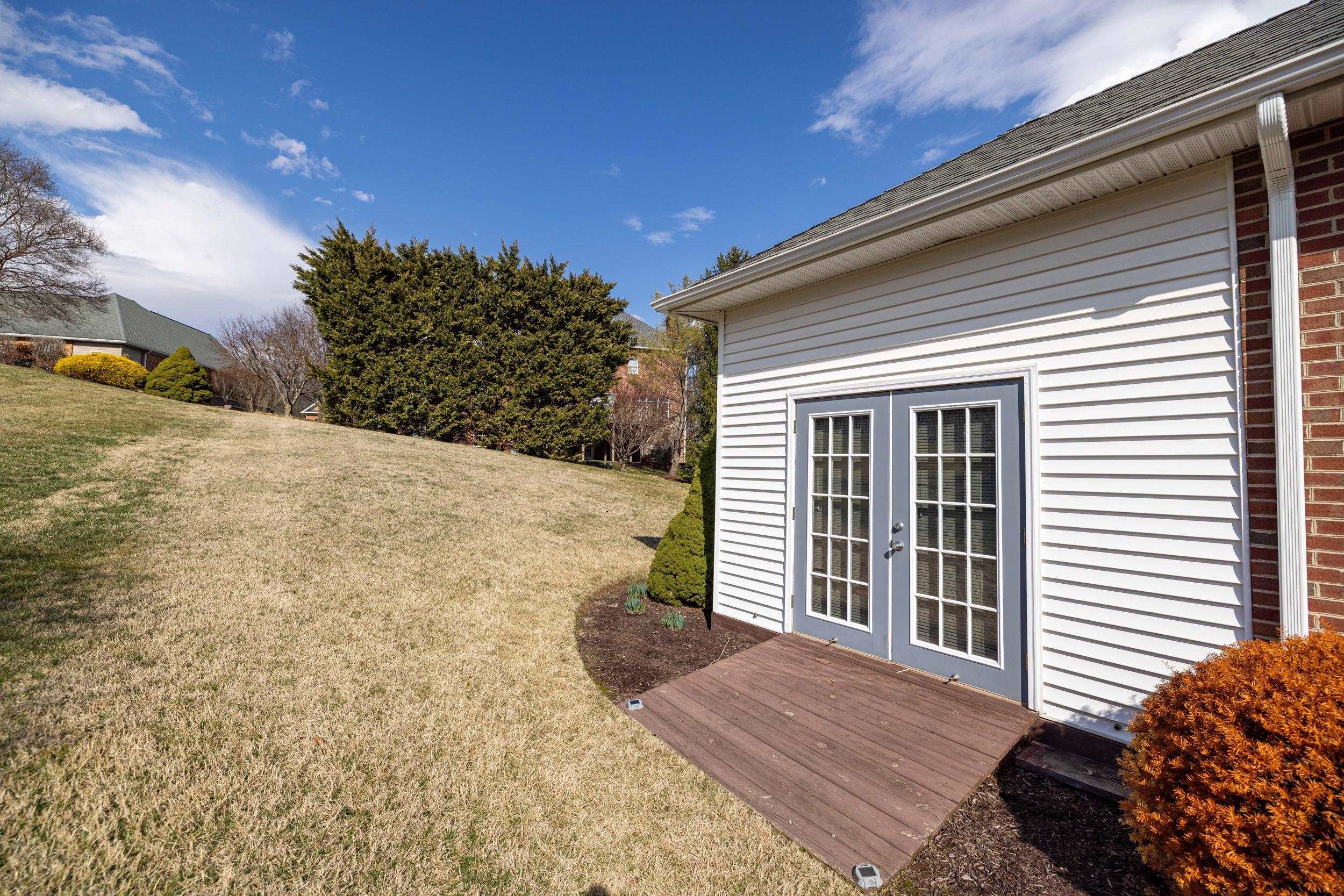3207 BARRINGTON DR