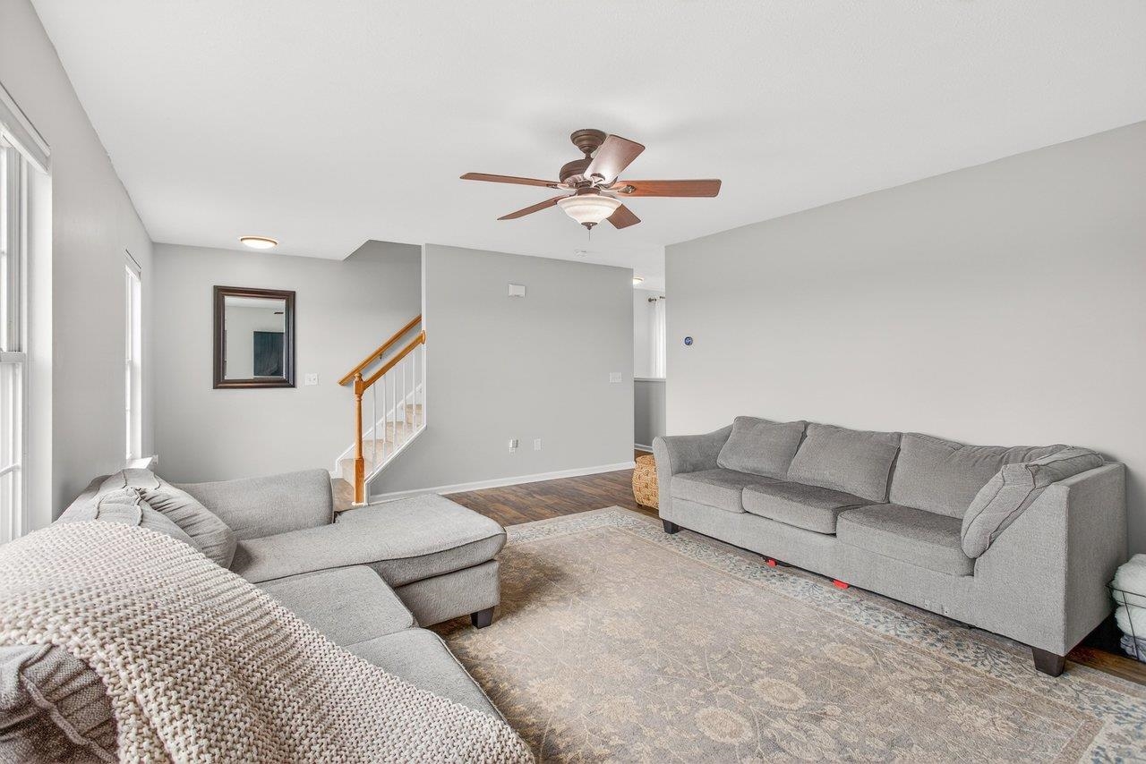 573 POINTE DR