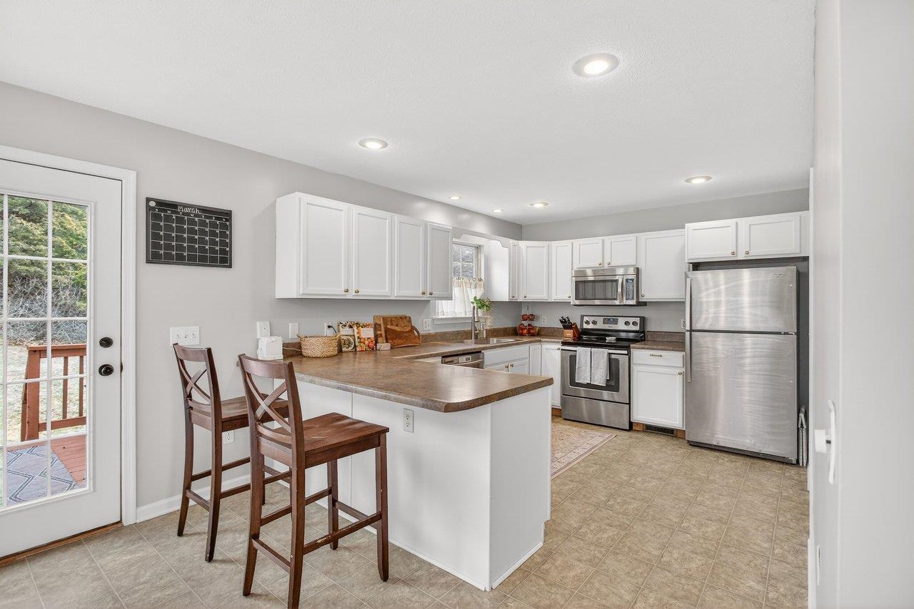 573 POINTE DR