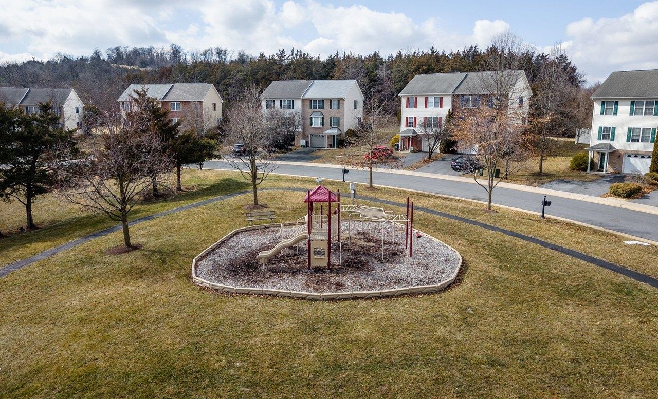 573 POINTE DR