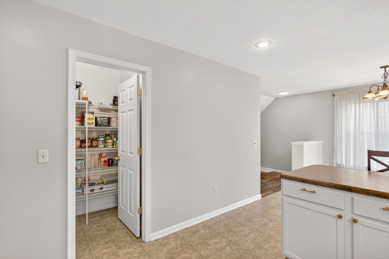 573 POINTE DR