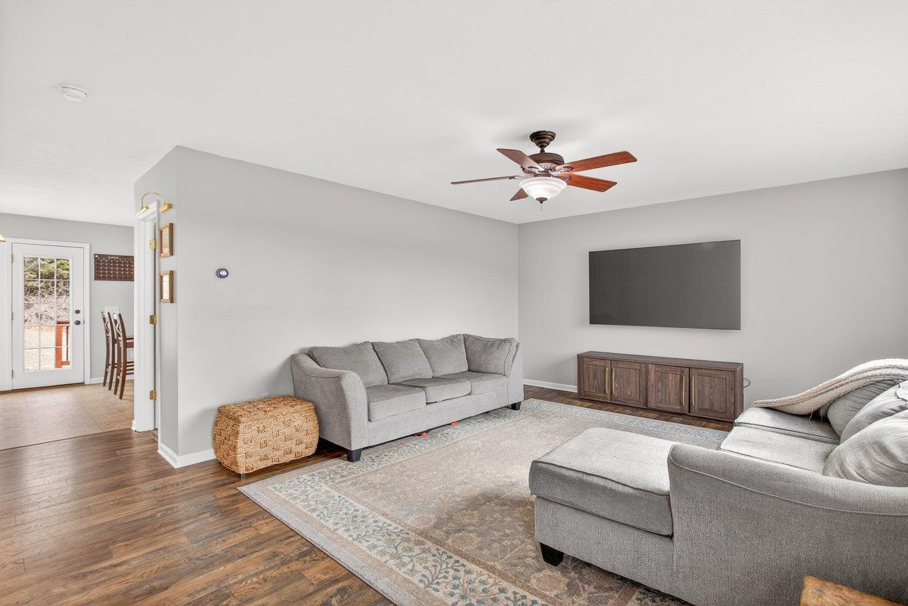 573 POINTE DR