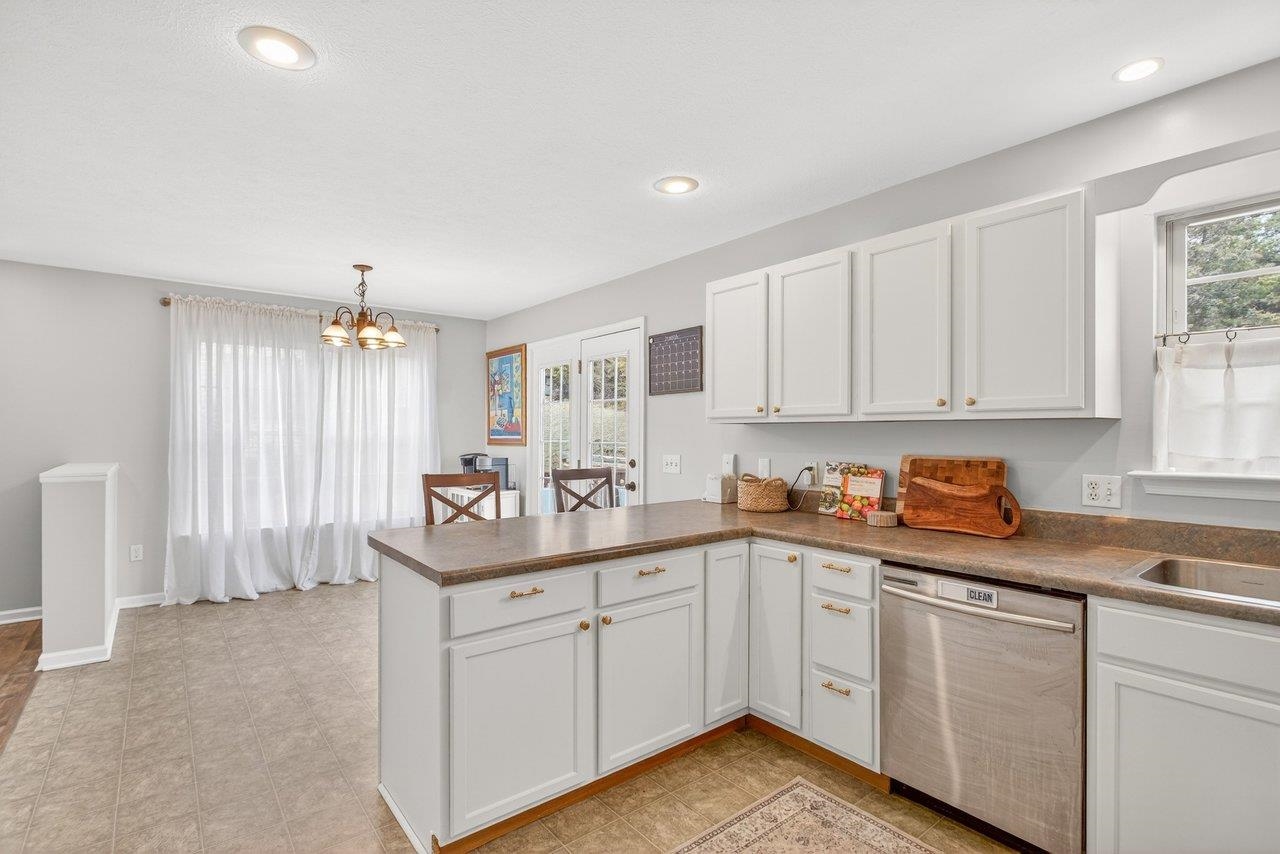 573 POINTE DR