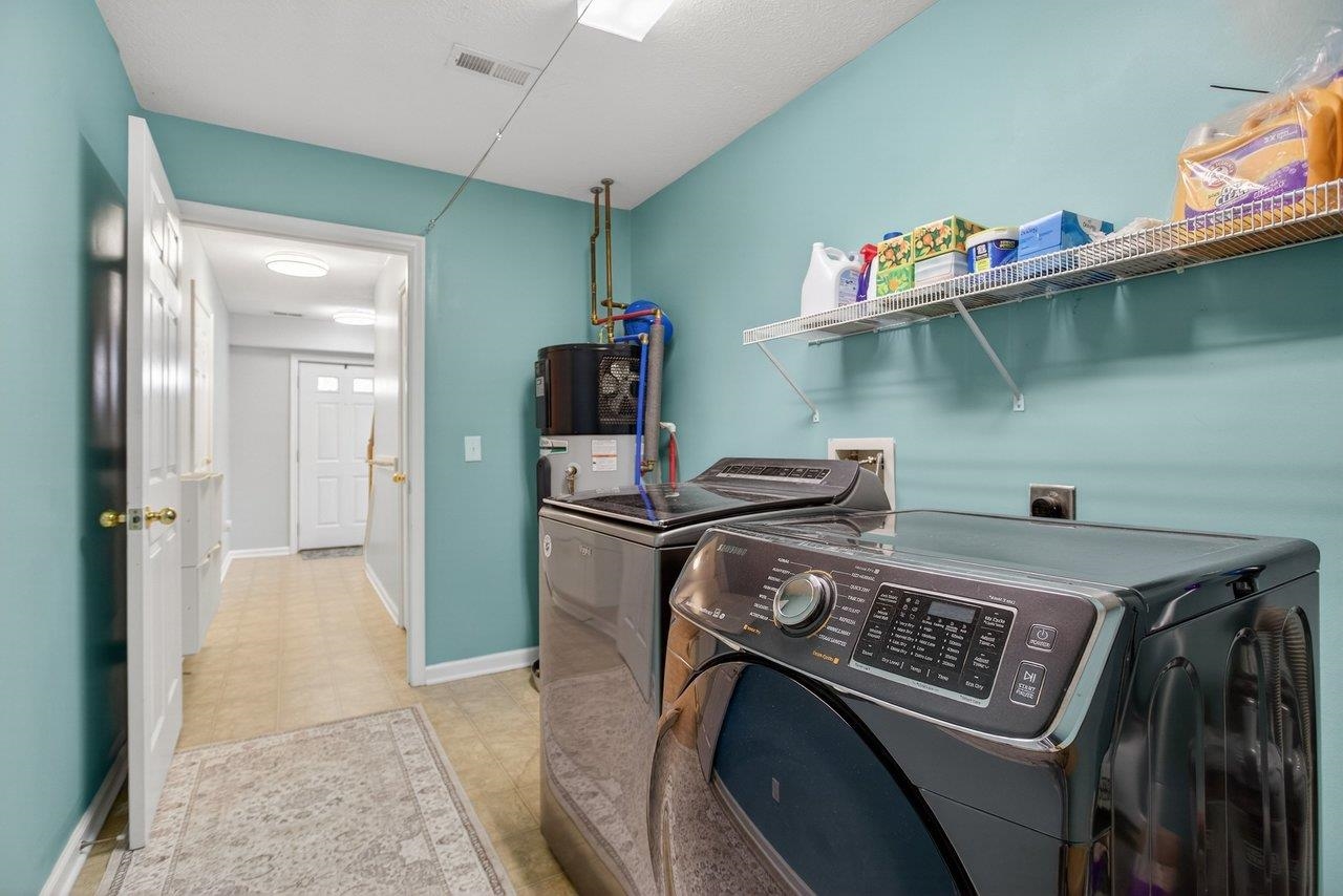 573 POINTE DR