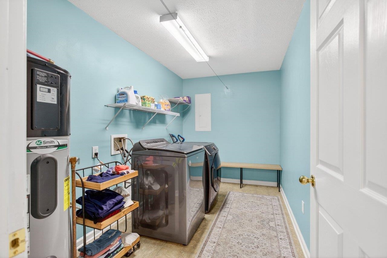 573 POINTE DR
