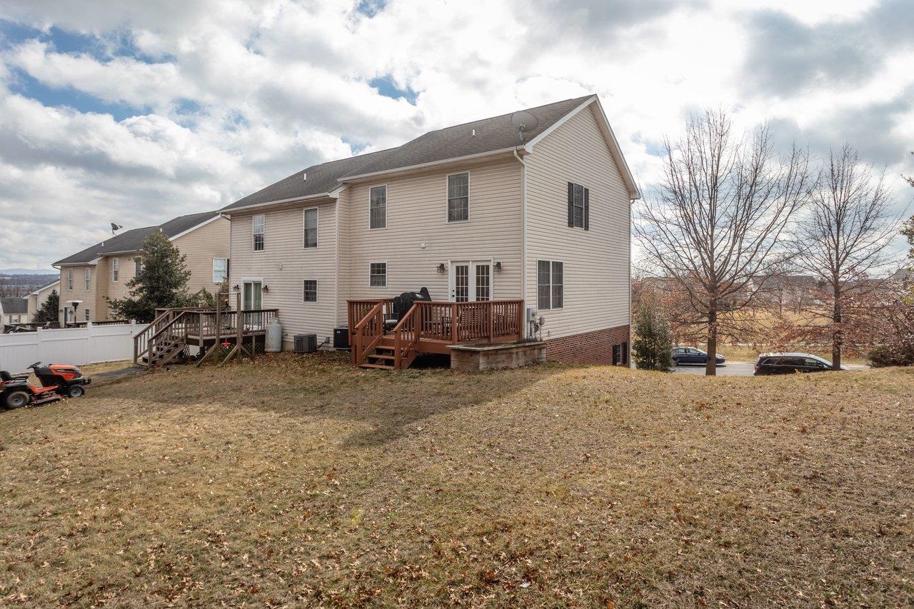 573 POINTE DR