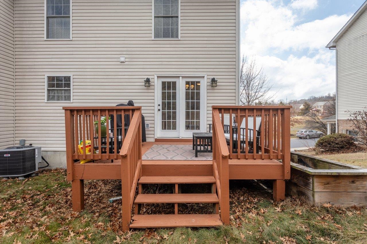 573 POINTE DR