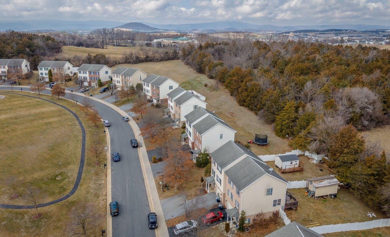 573 POINTE DR