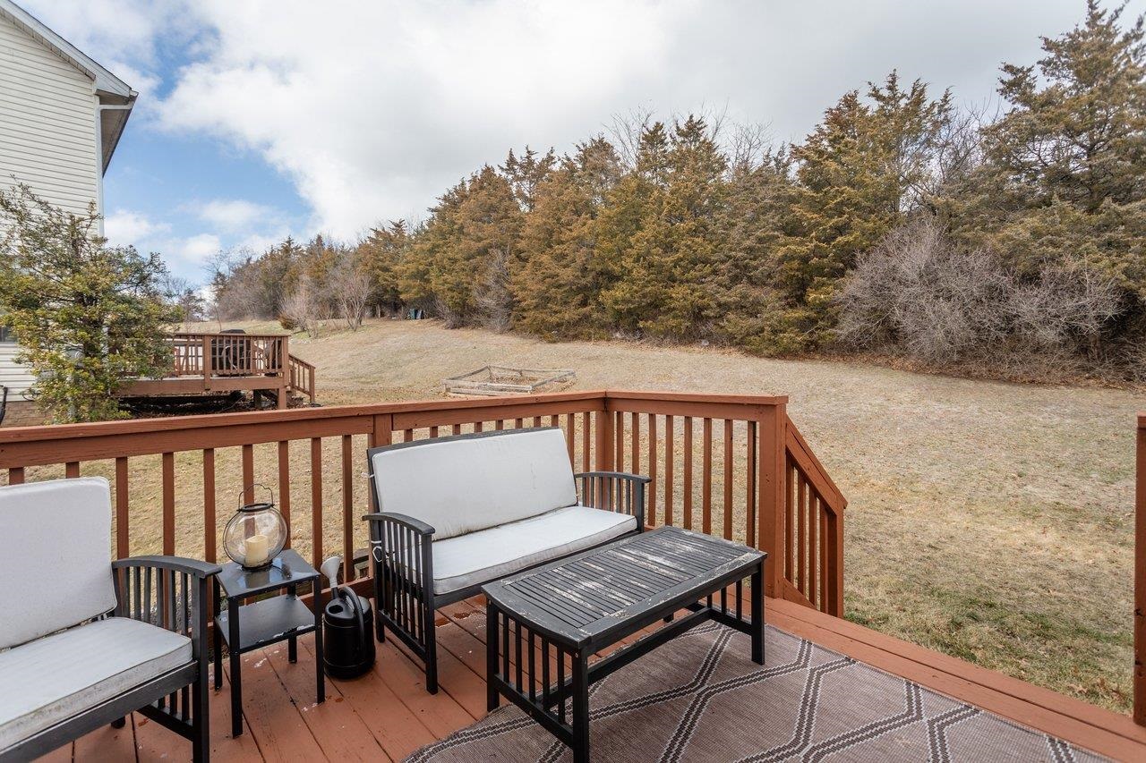 573 POINTE DR