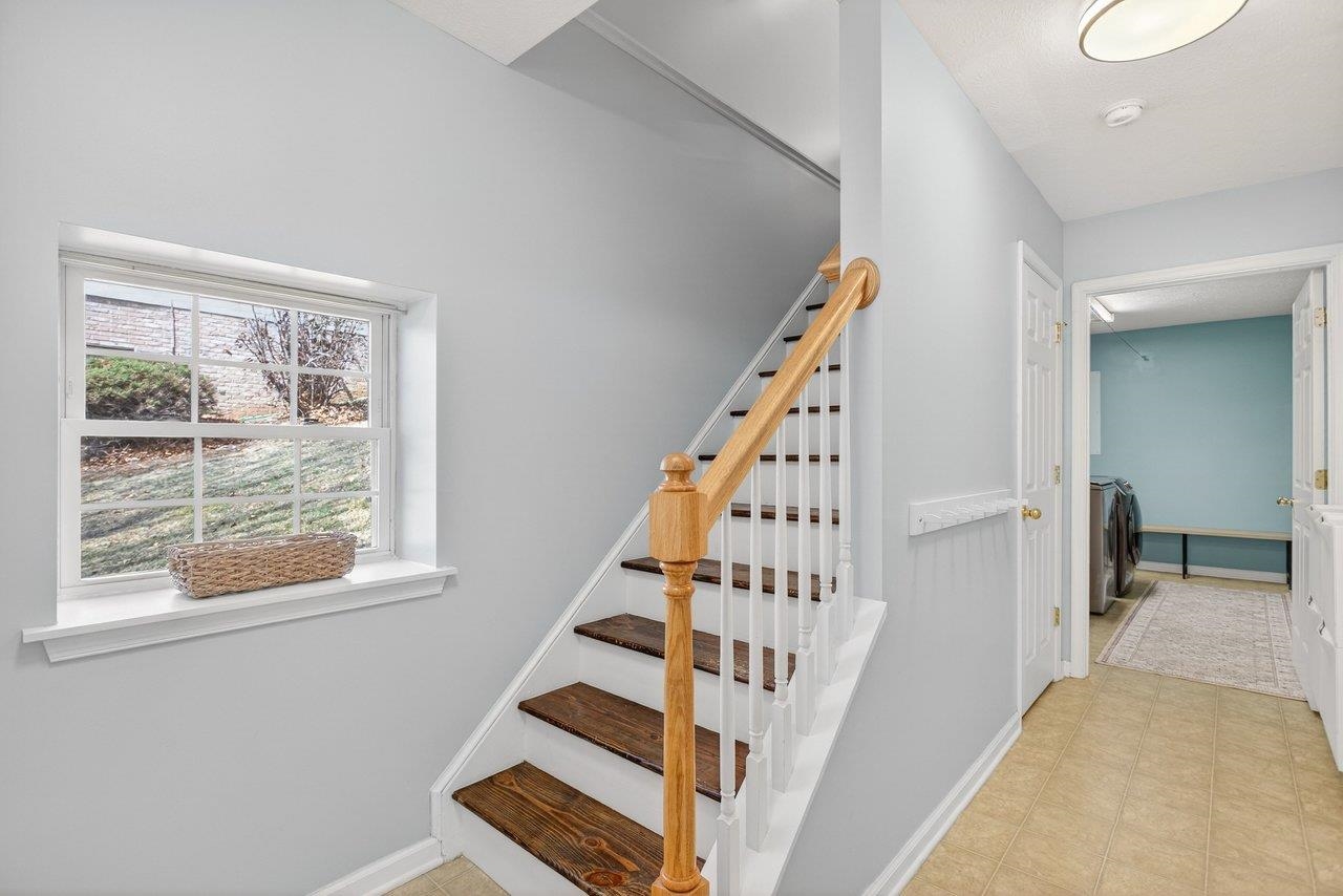 573 POINTE DR
