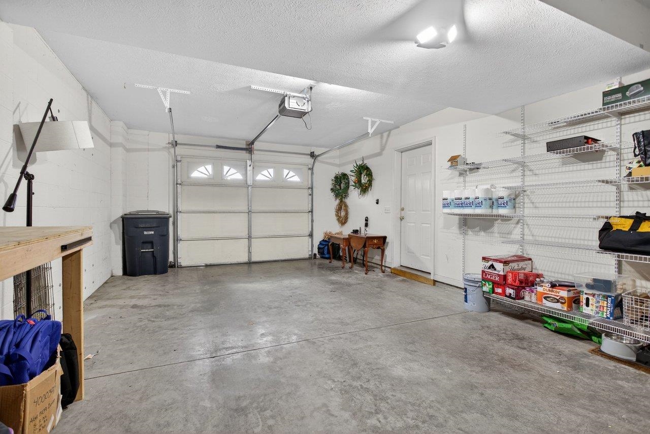 573 POINTE DR