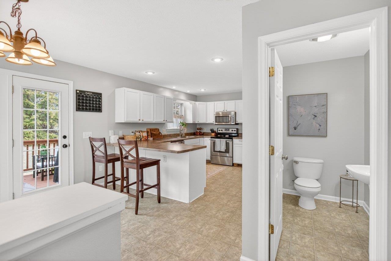 573 POINTE DR