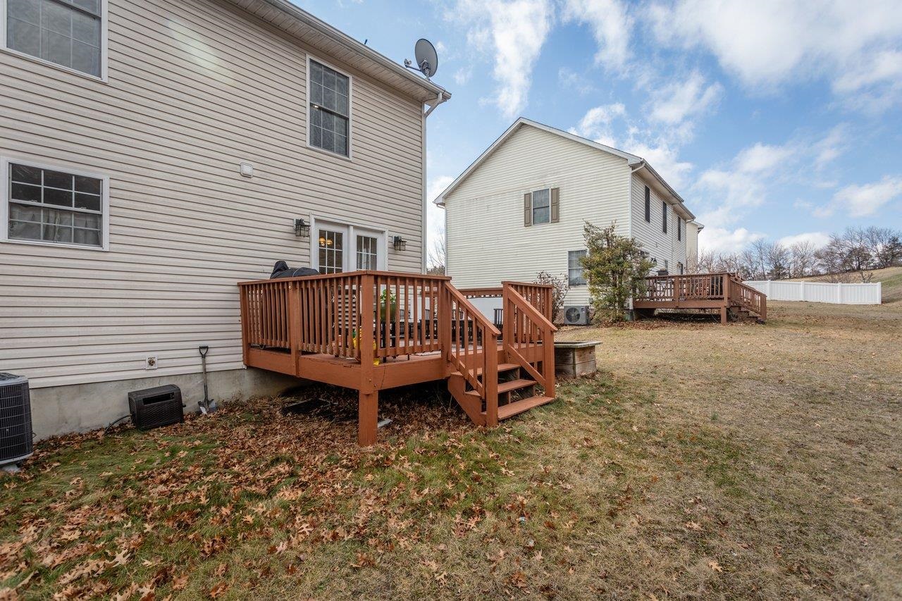 573 POINTE DR