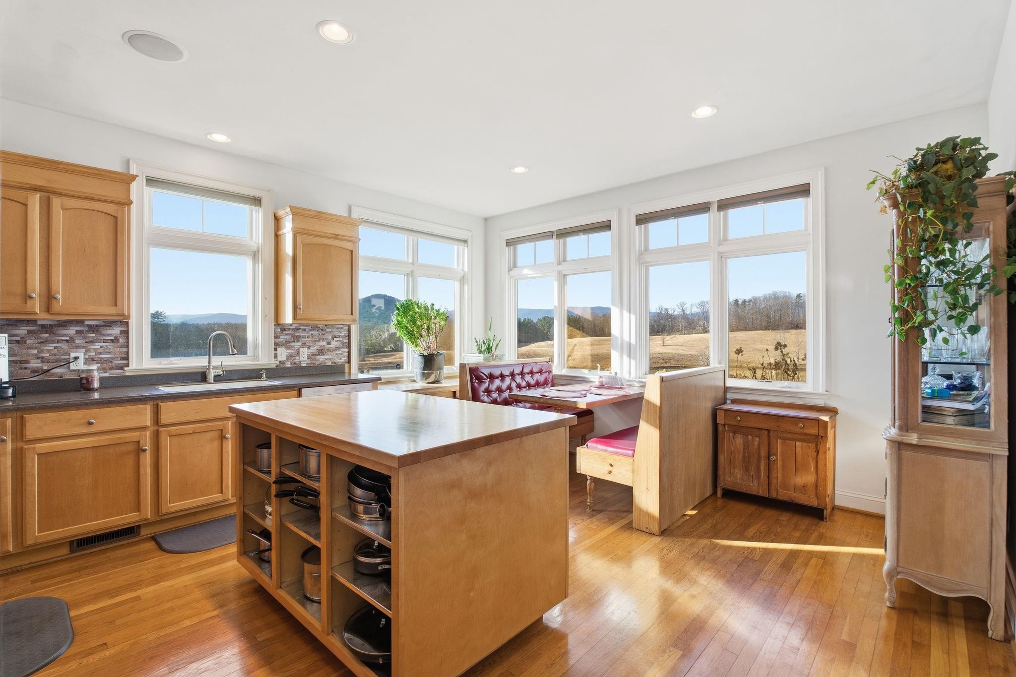 436 CHIMNEY ROCK RD