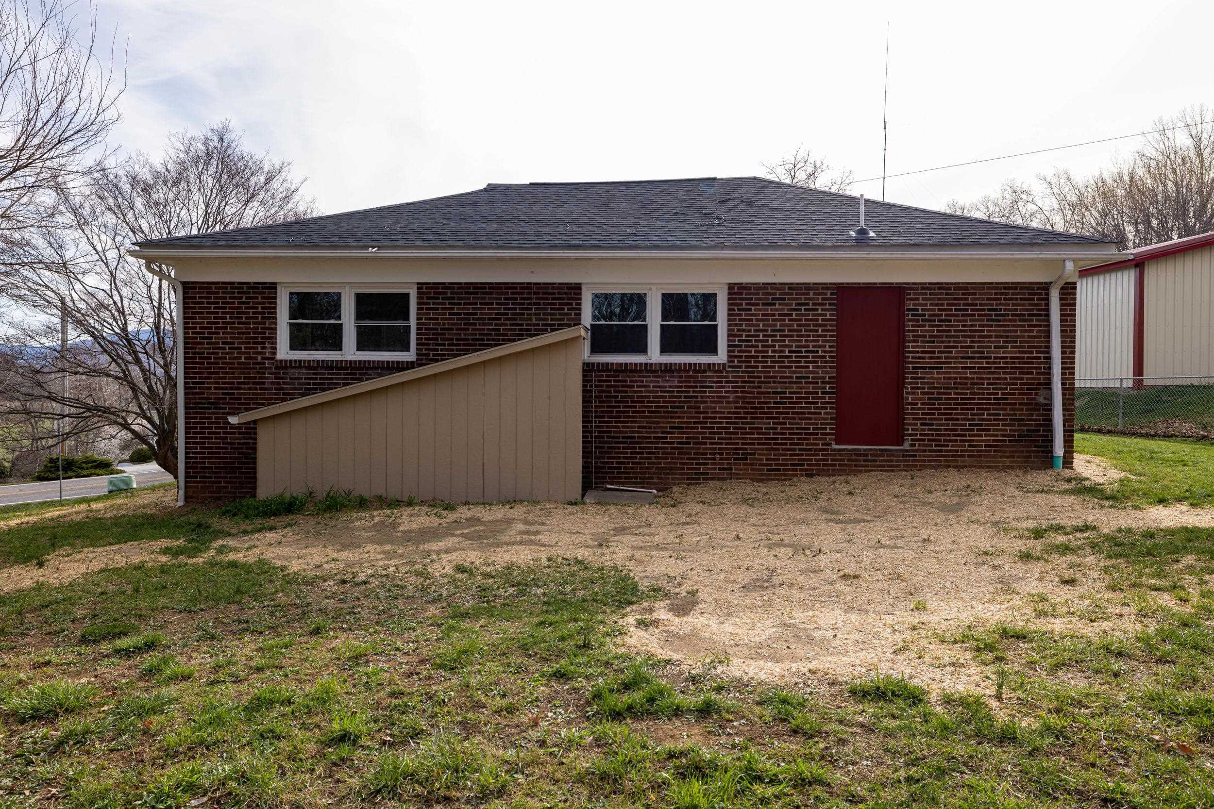 1045 SMITHLAND RD