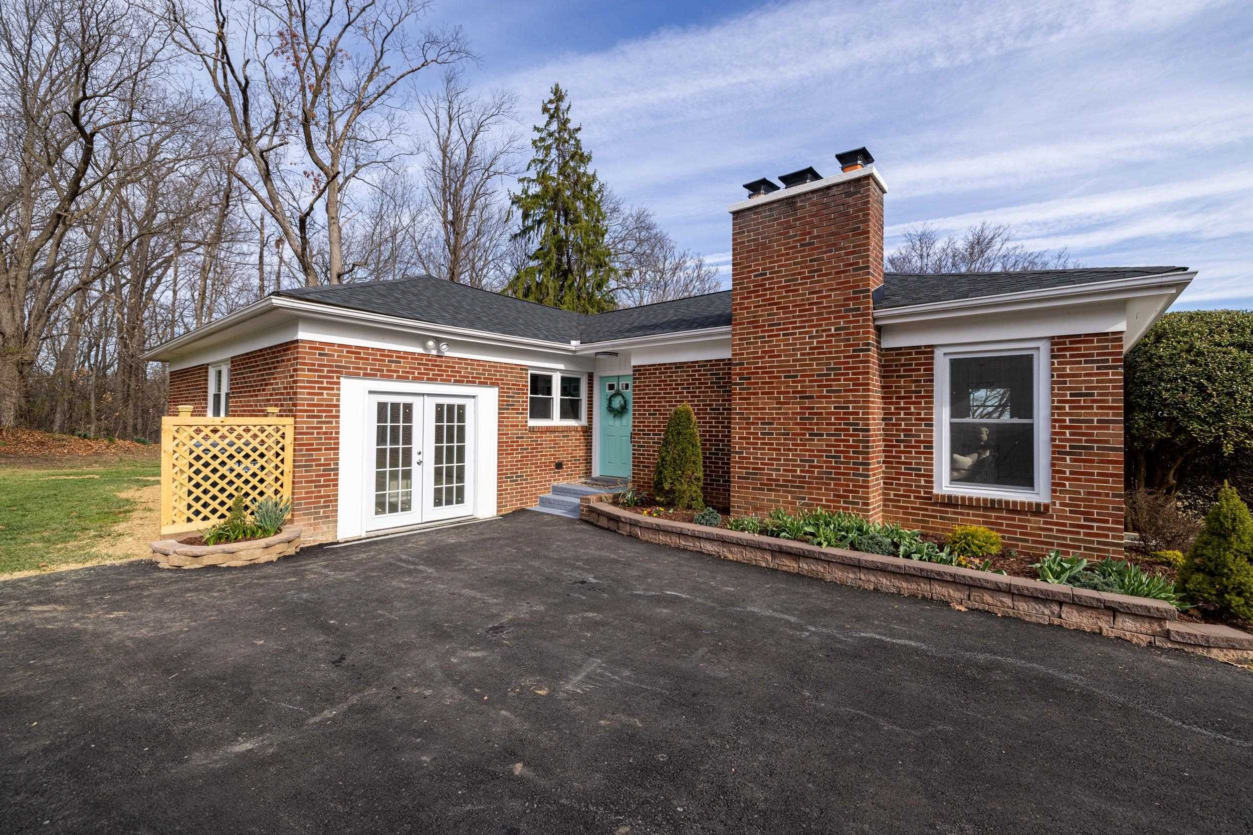 1045 SMITHLAND RD