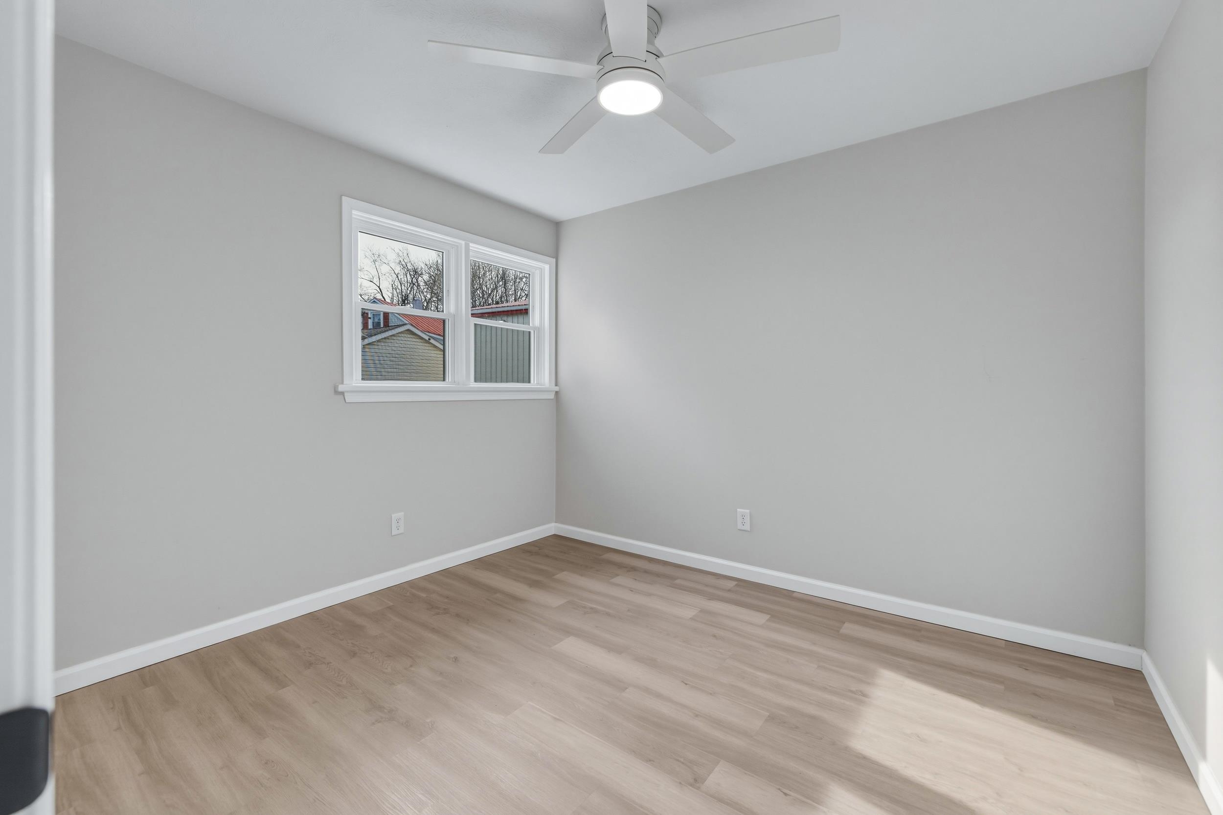 1045 SMITHLAND RD