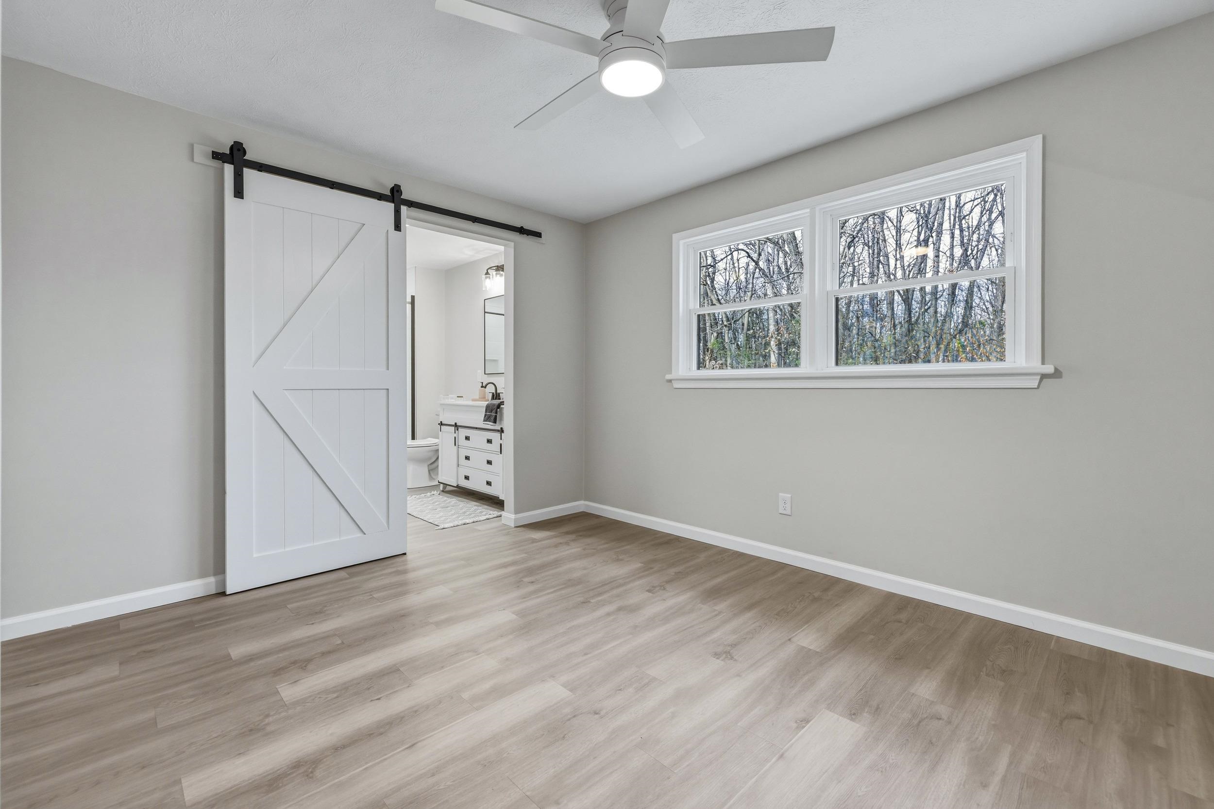 1045 SMITHLAND RD