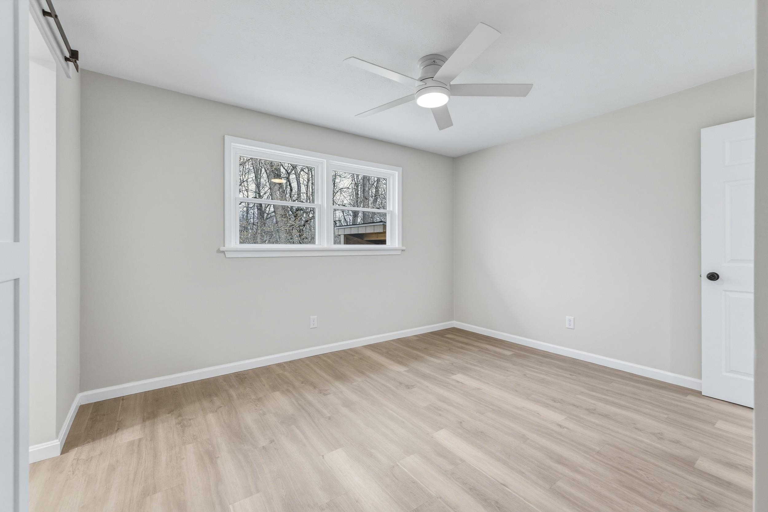 1045 SMITHLAND RD