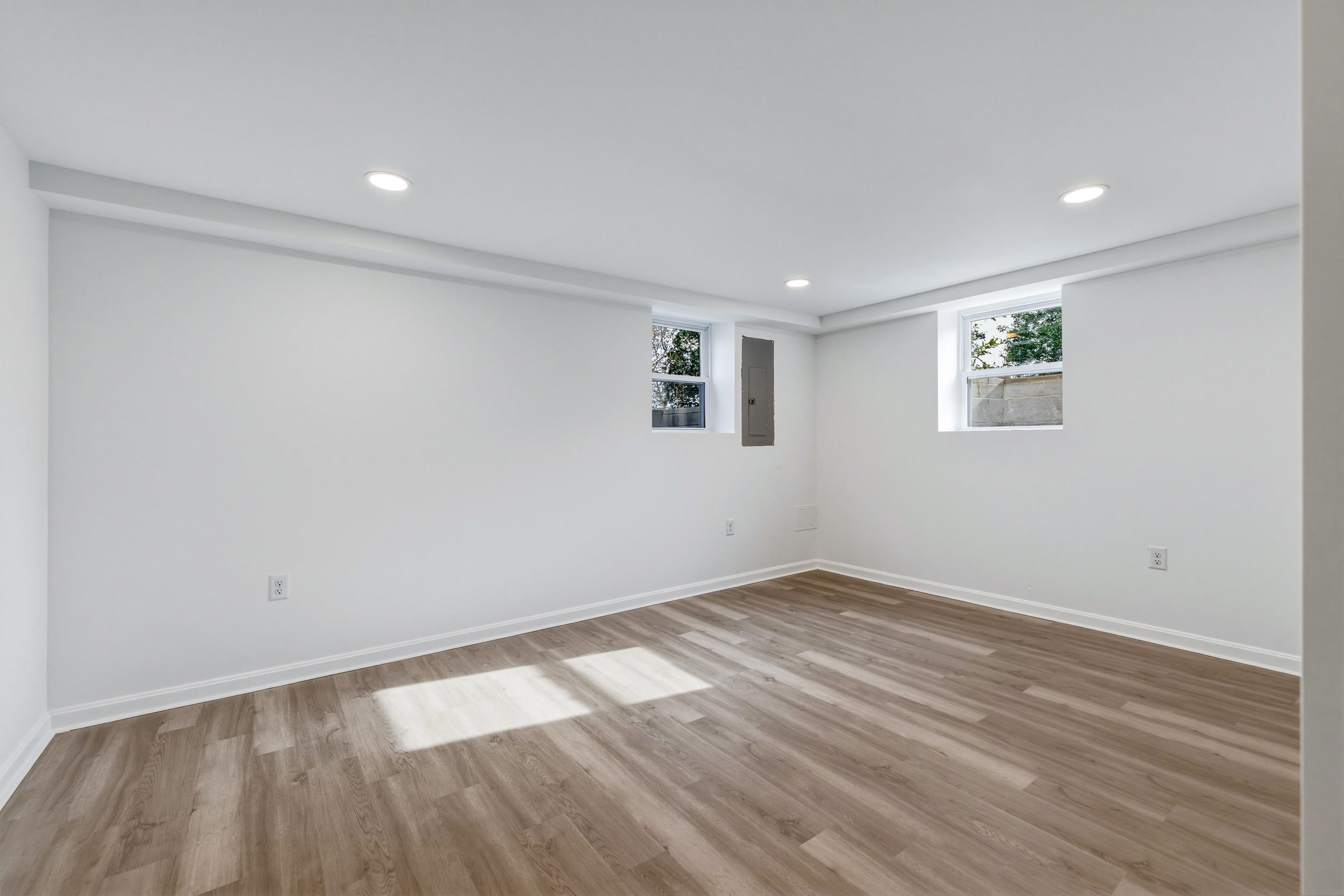 1045 SMITHLAND RD