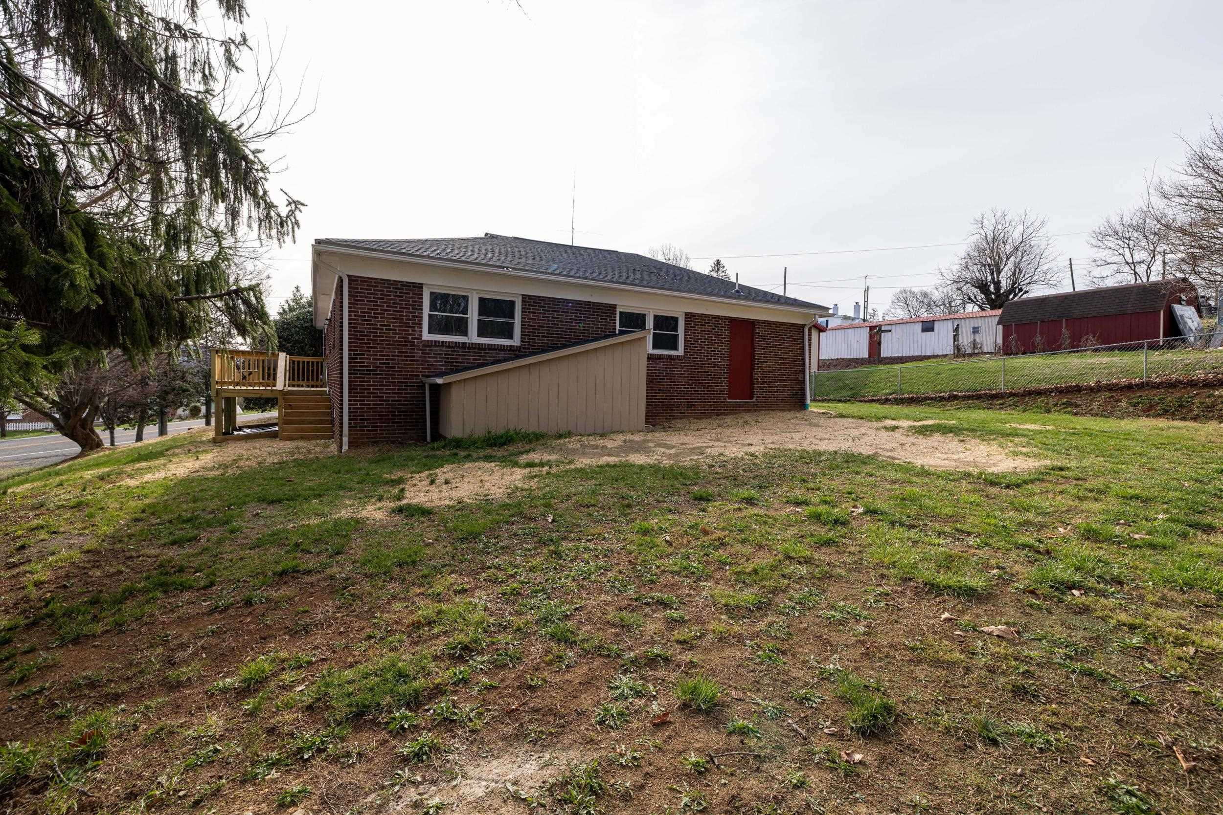 1045 SMITHLAND RD