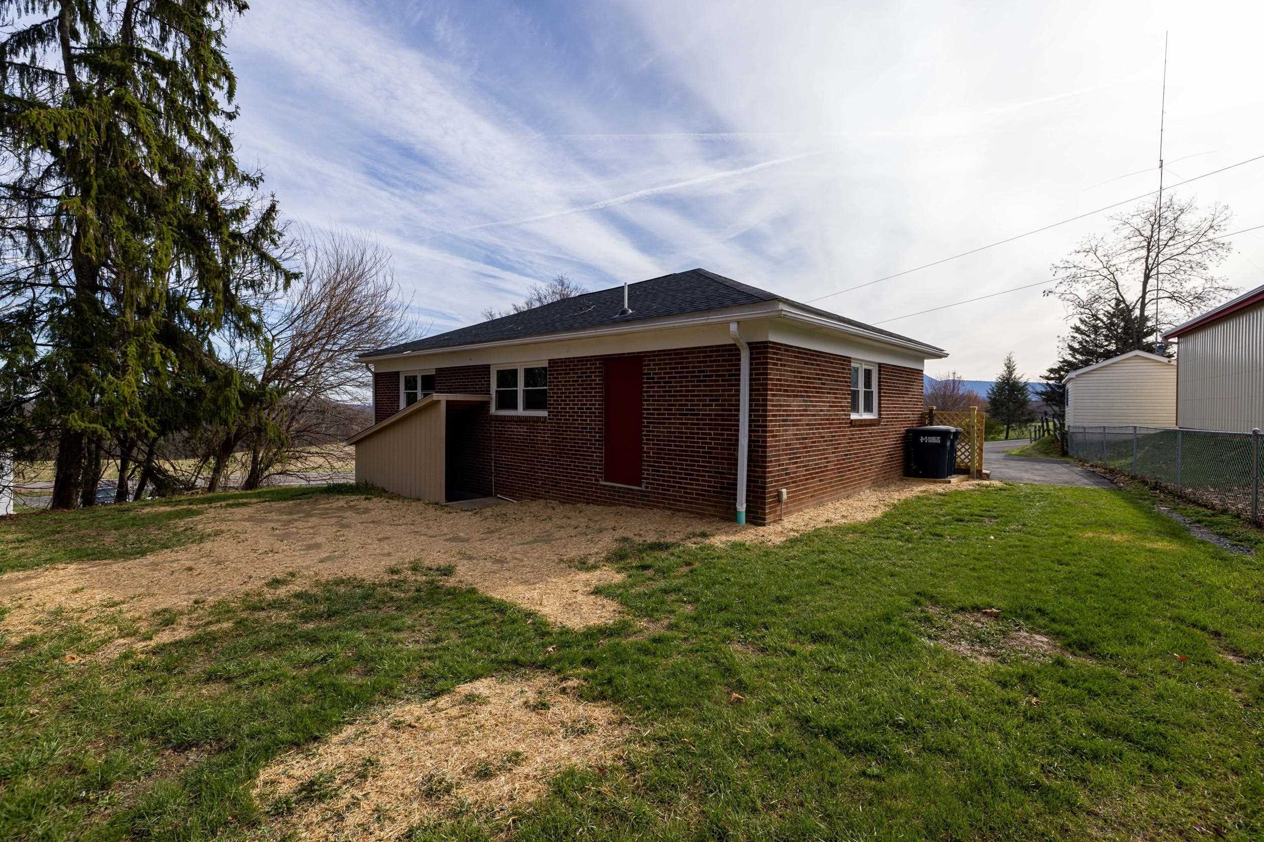 1045 SMITHLAND RD