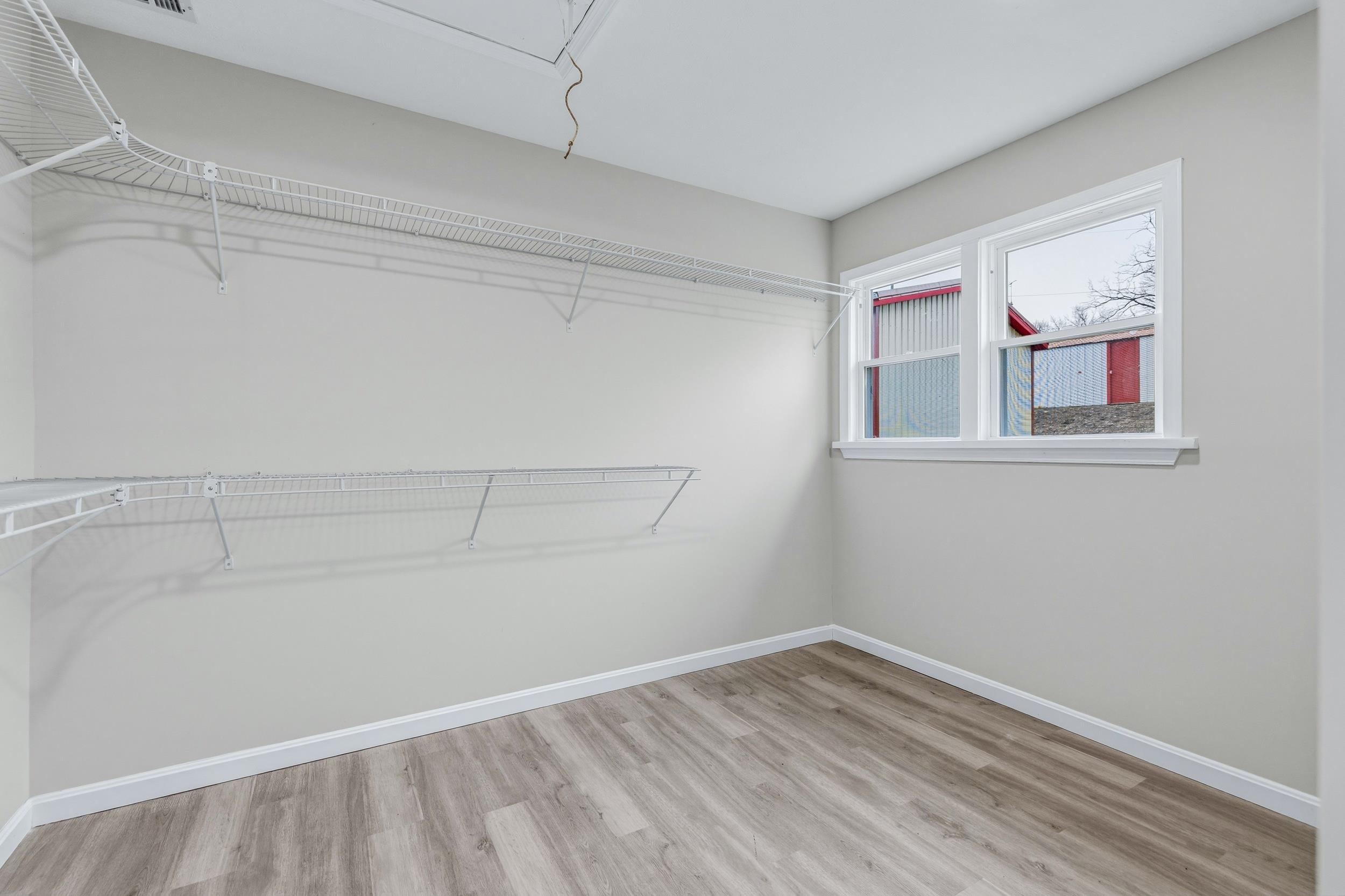 1045 SMITHLAND RD
