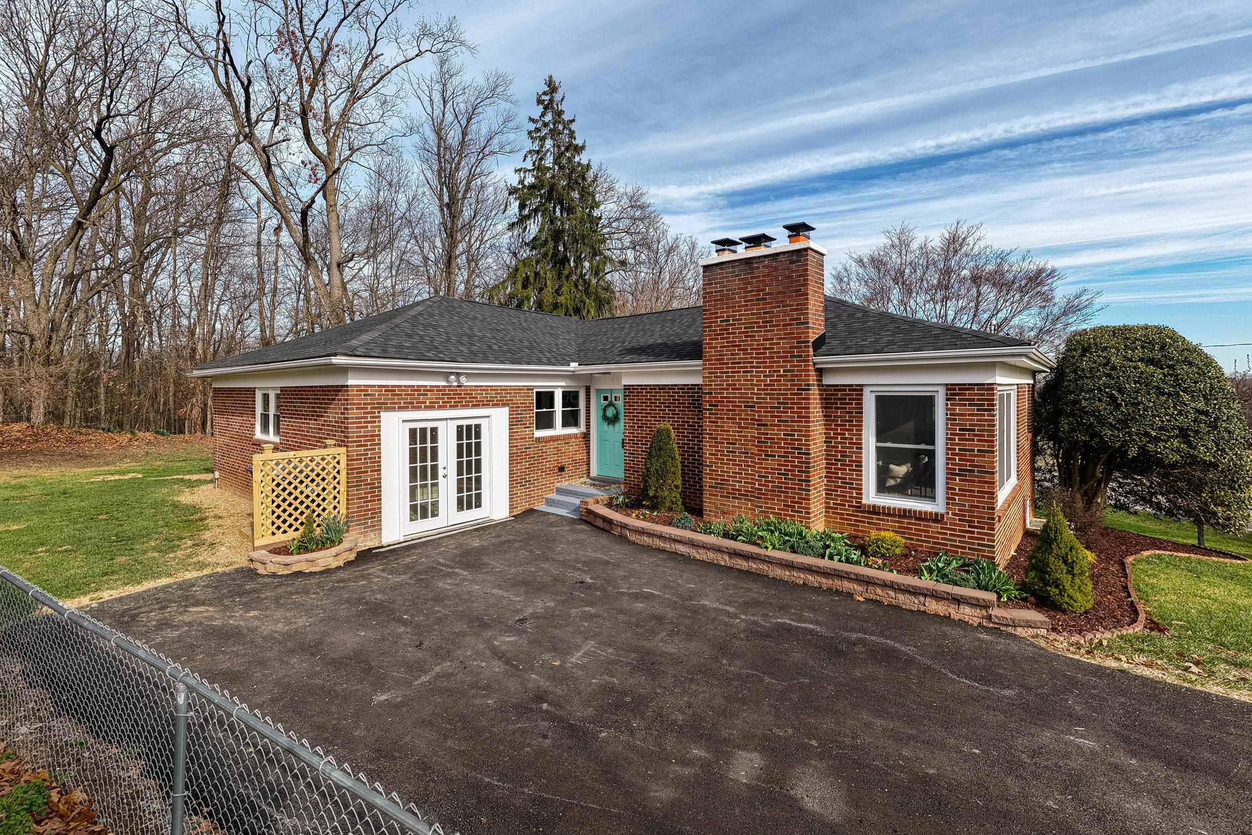 1045 SMITHLAND RD